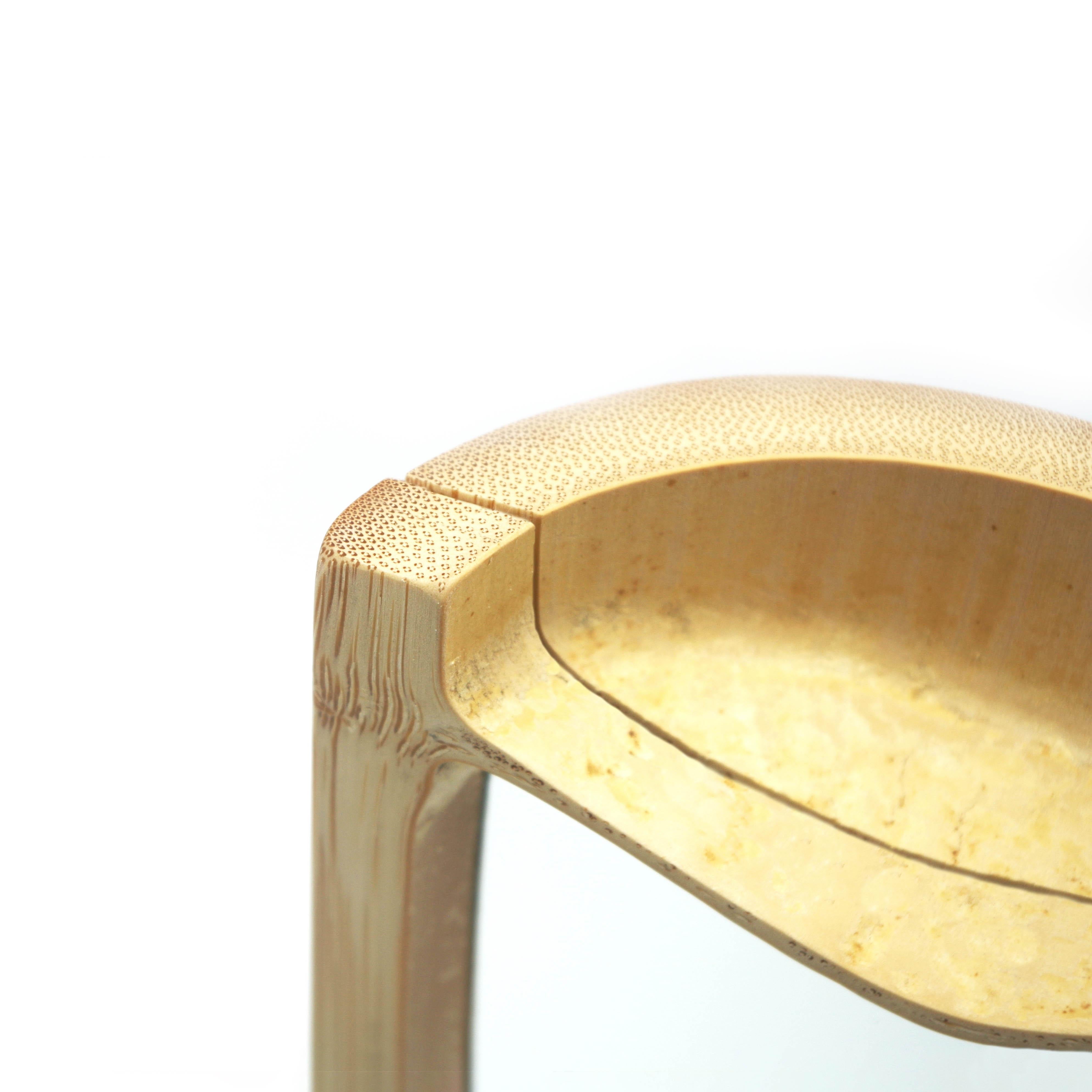 Prototype de miroir

Le bambou est un matériau exceptionnel qui offre une incroyable variété de formes et d'utilisations. Sa structure interne révèle un motif naturel intriguant. Cette collection de pièces uniques souhaite mettre à l'honneur ces
