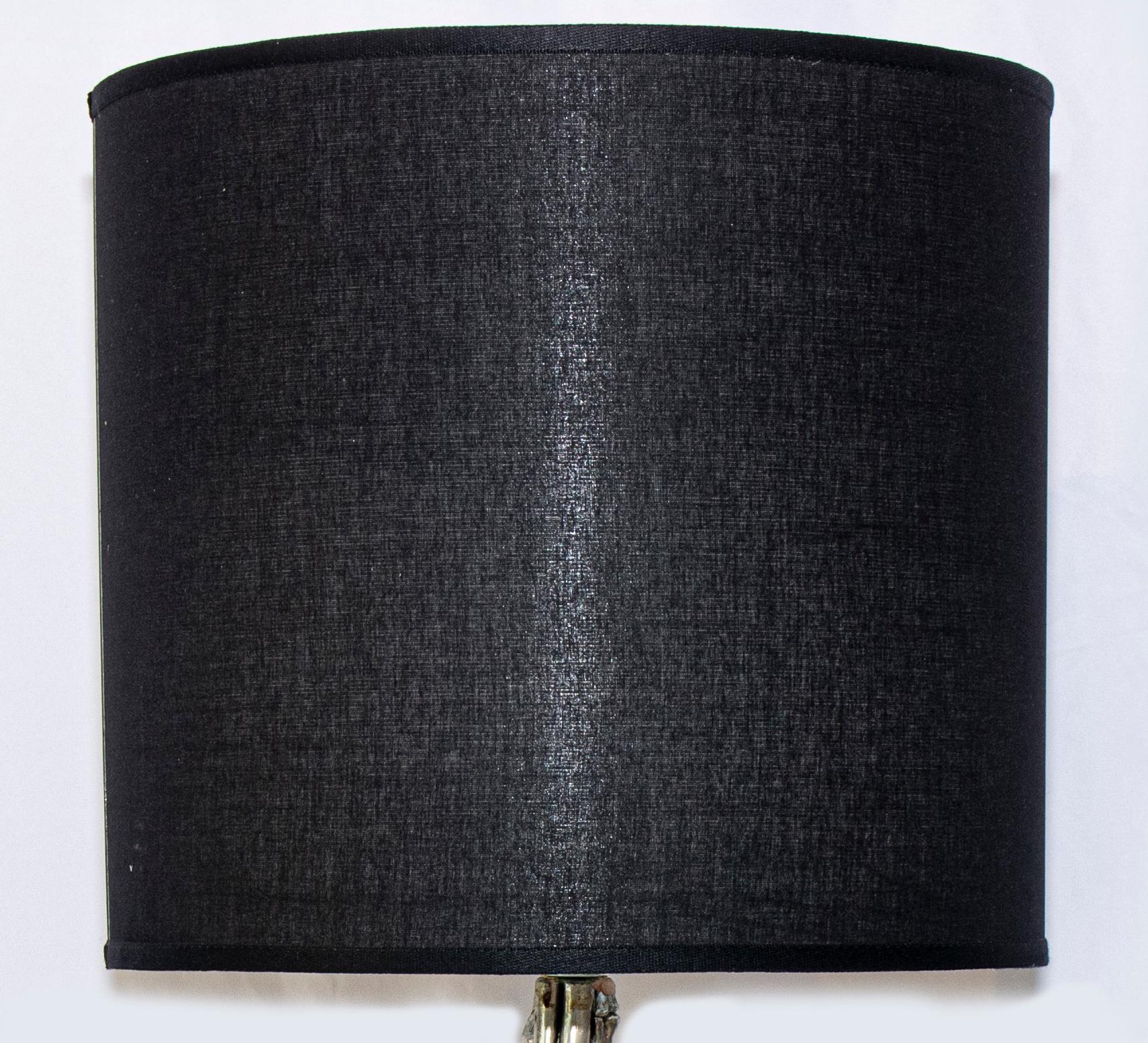 Bones table lamp is a unique table lamp realized in the 1970.

Very beautiful table lamp with a silver steel body decorated with la reproduction of little bones.

Black lampshade.