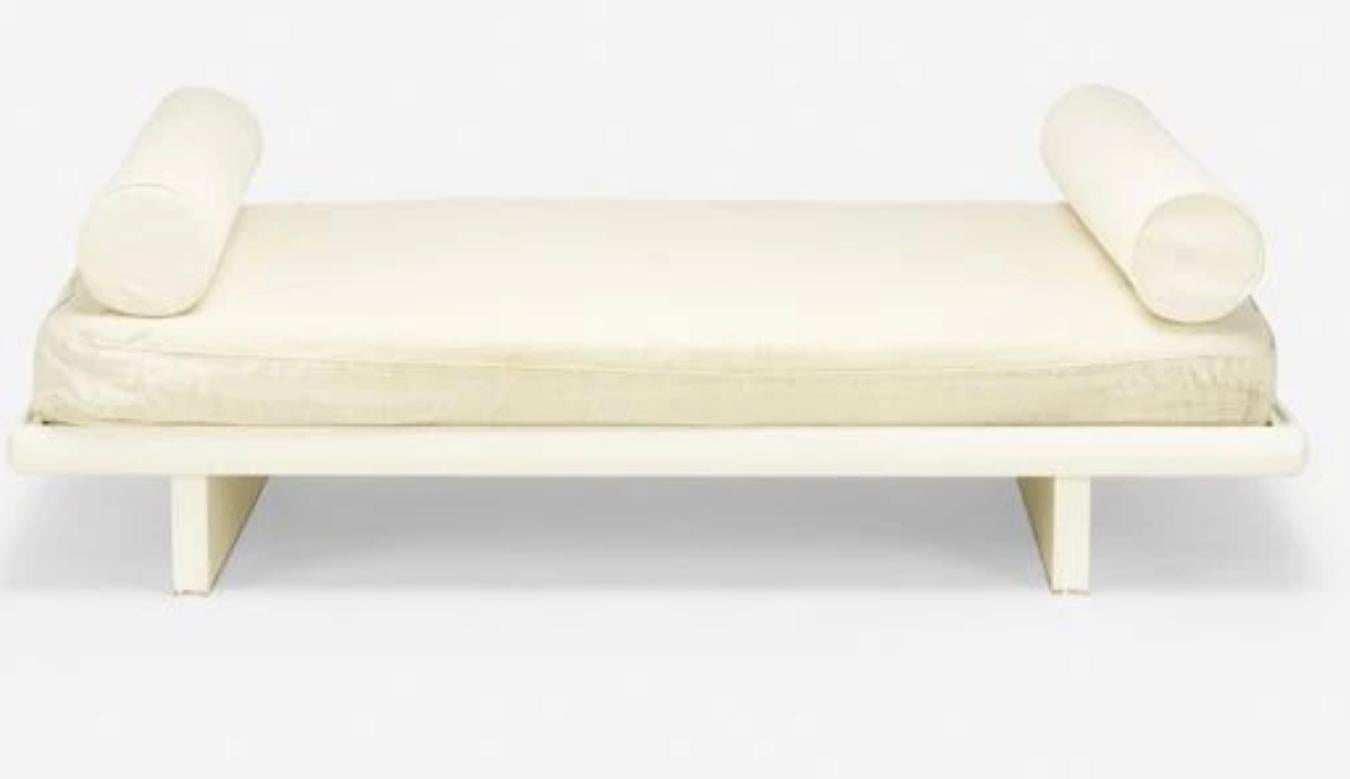 Lacquered  Custom Modern White Lacquer Double Daybed, 1990s, UK For Sale