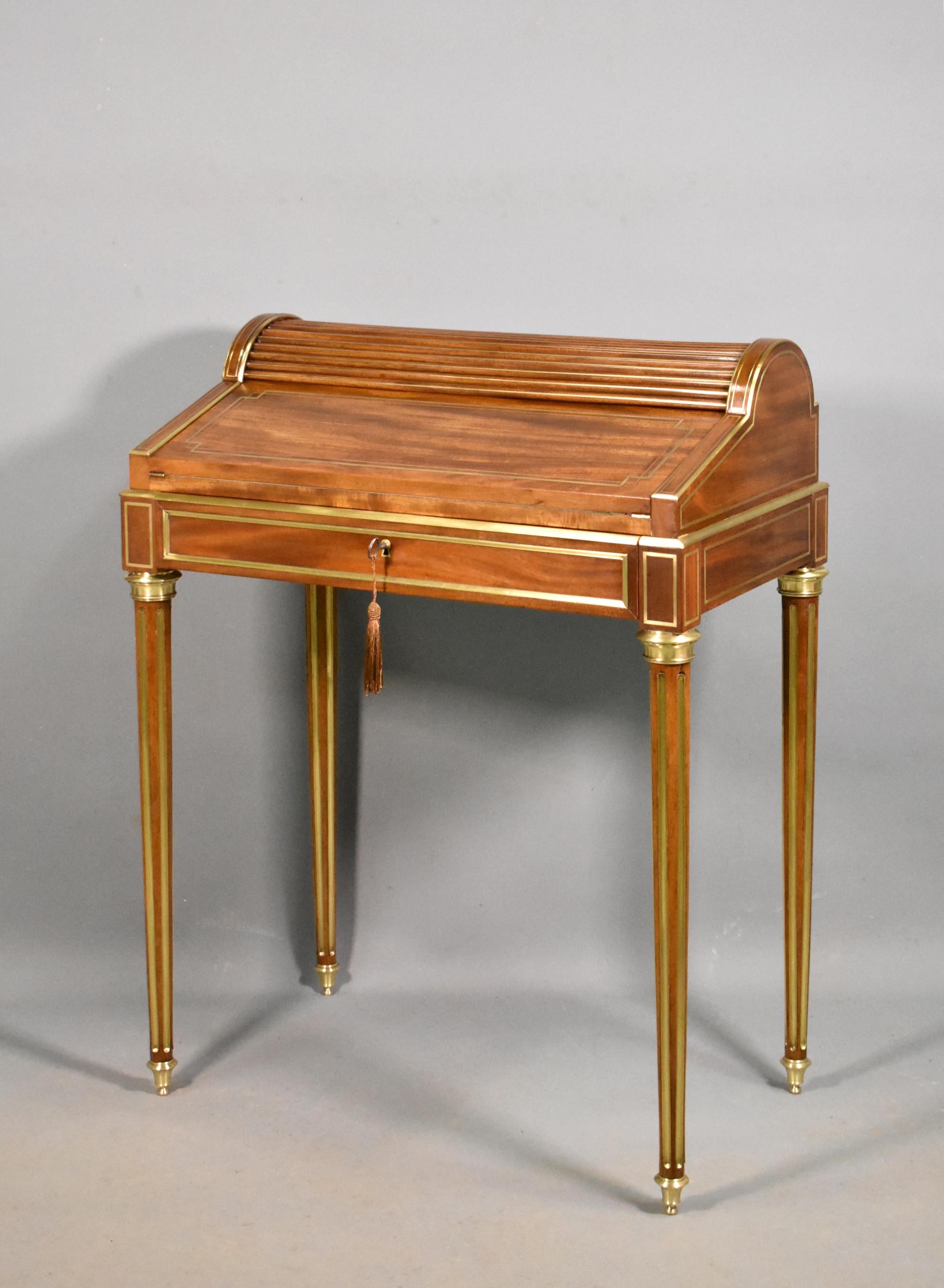 Zylinder-Schreibtisch von Bonheur Du Jour im Louis-XVI.-Stil (Louis XVI.) im Angebot