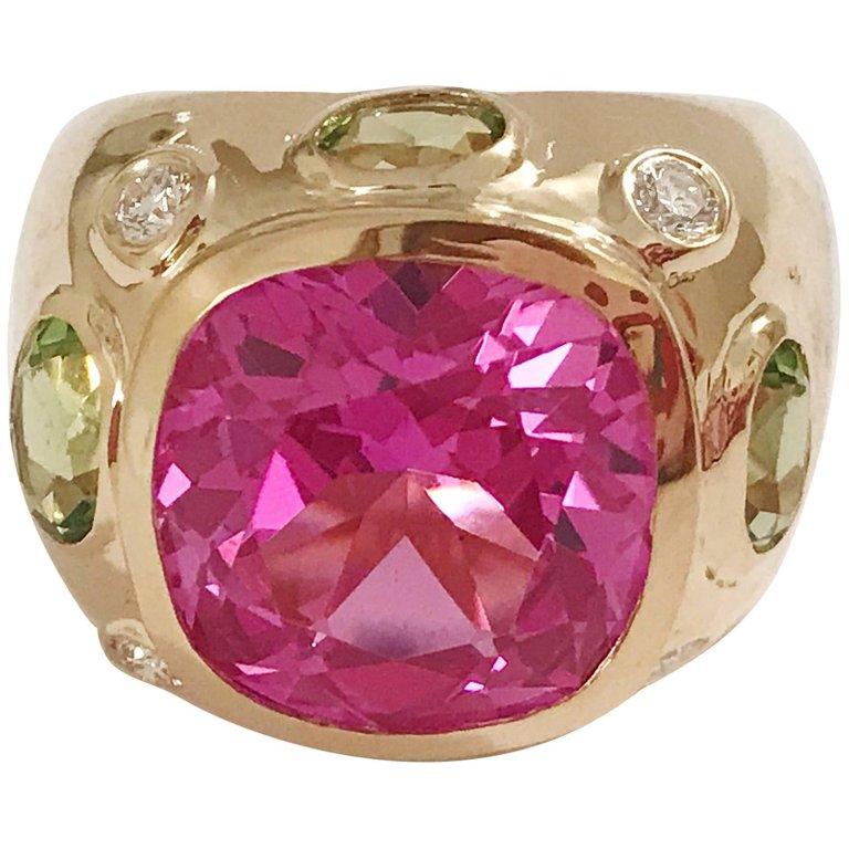 Bonheur Ring, Blue Topaz and Pink Topaz and Diamond Yellow Gold Domed Ring For Sale 3