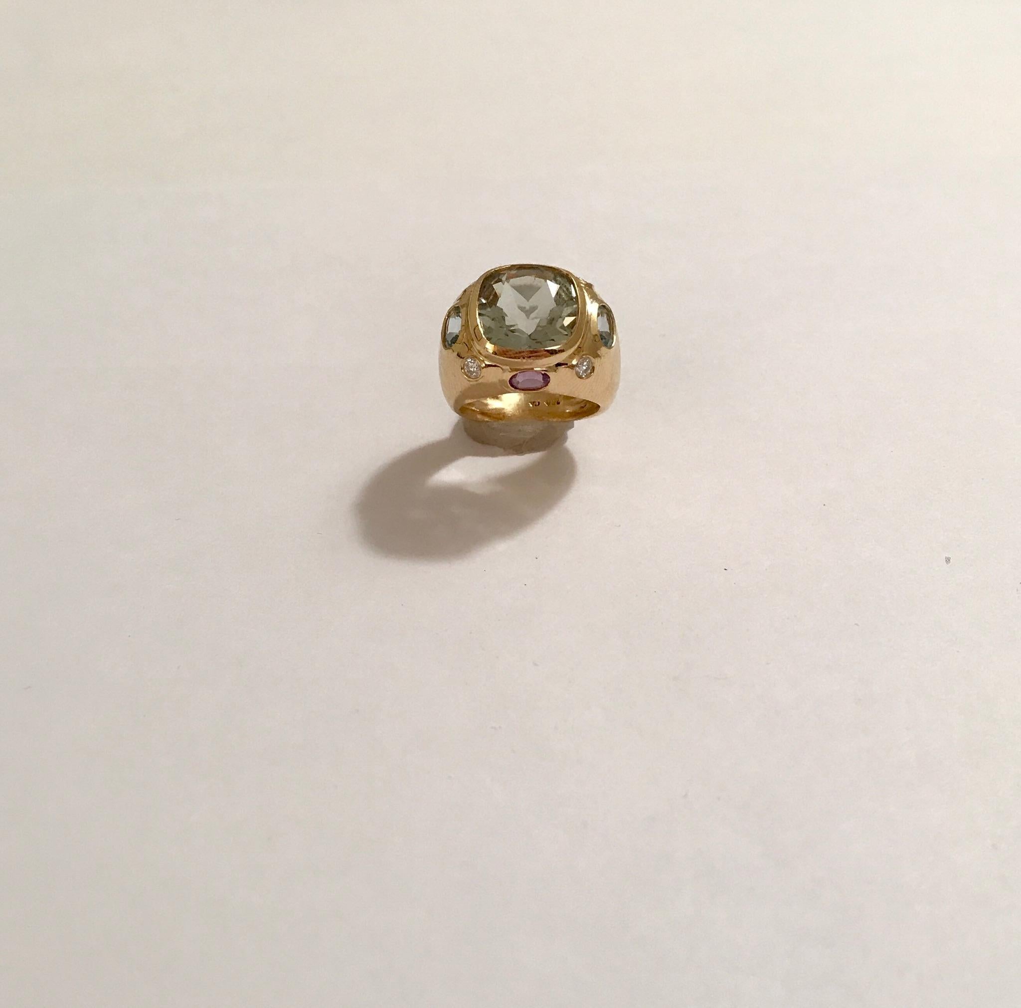 Bonheur Ring, Green Amethyst, Amethyst and Blue Topaz Yellow Gold Domed Ring For Sale 9