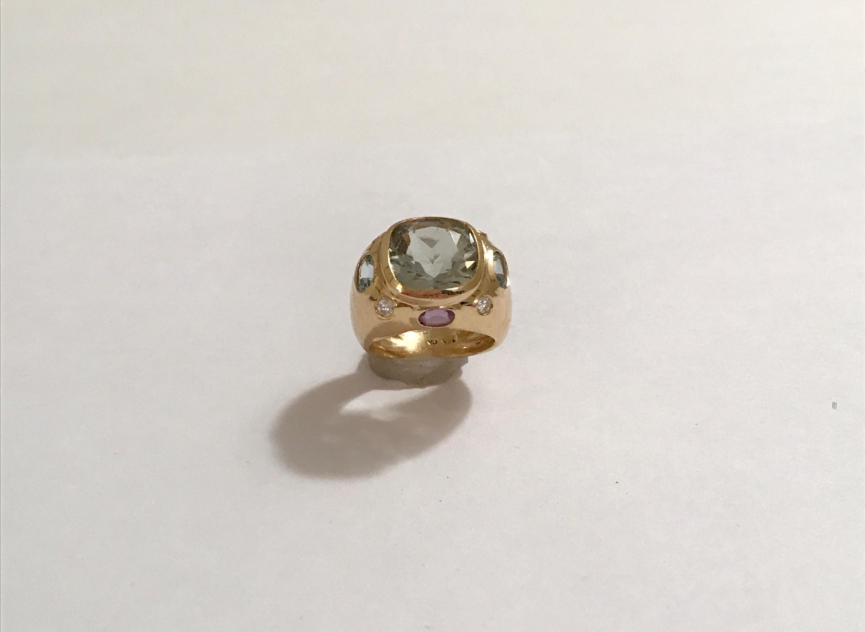 Bonheur Ring, gewölbter Ring aus Gelbgold mit grünem Amethyst, Amethyst und blauem Topas im Angebot 10