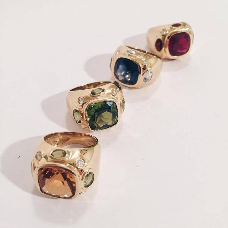 Bonheur Ring, gewölbter Ring aus Gelbgold mit grünem Amethyst, Amethyst und blauem Topas im Angebot 5