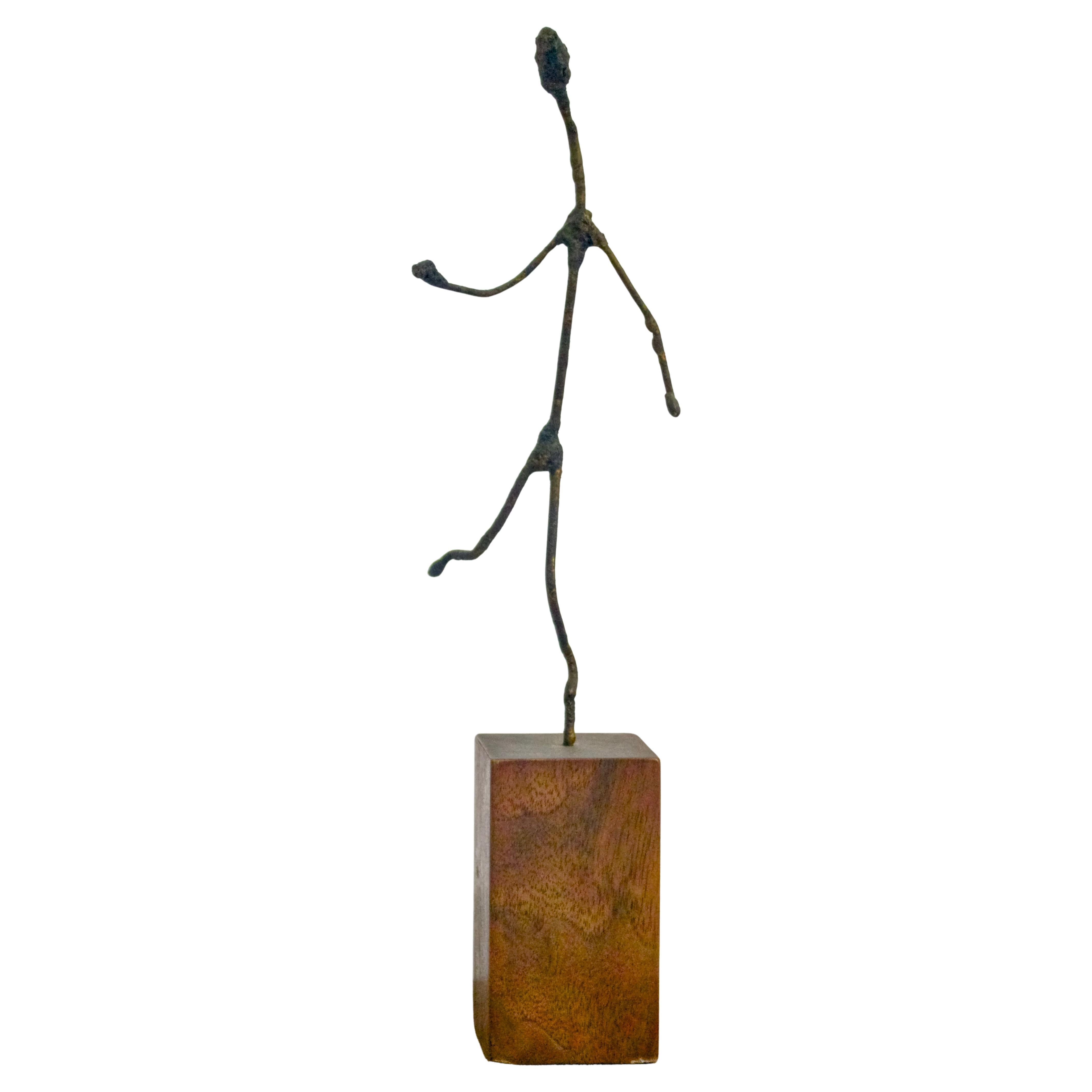 "Bonhomme Qui Court" Escultura de alambre estilo Giacometti en venta