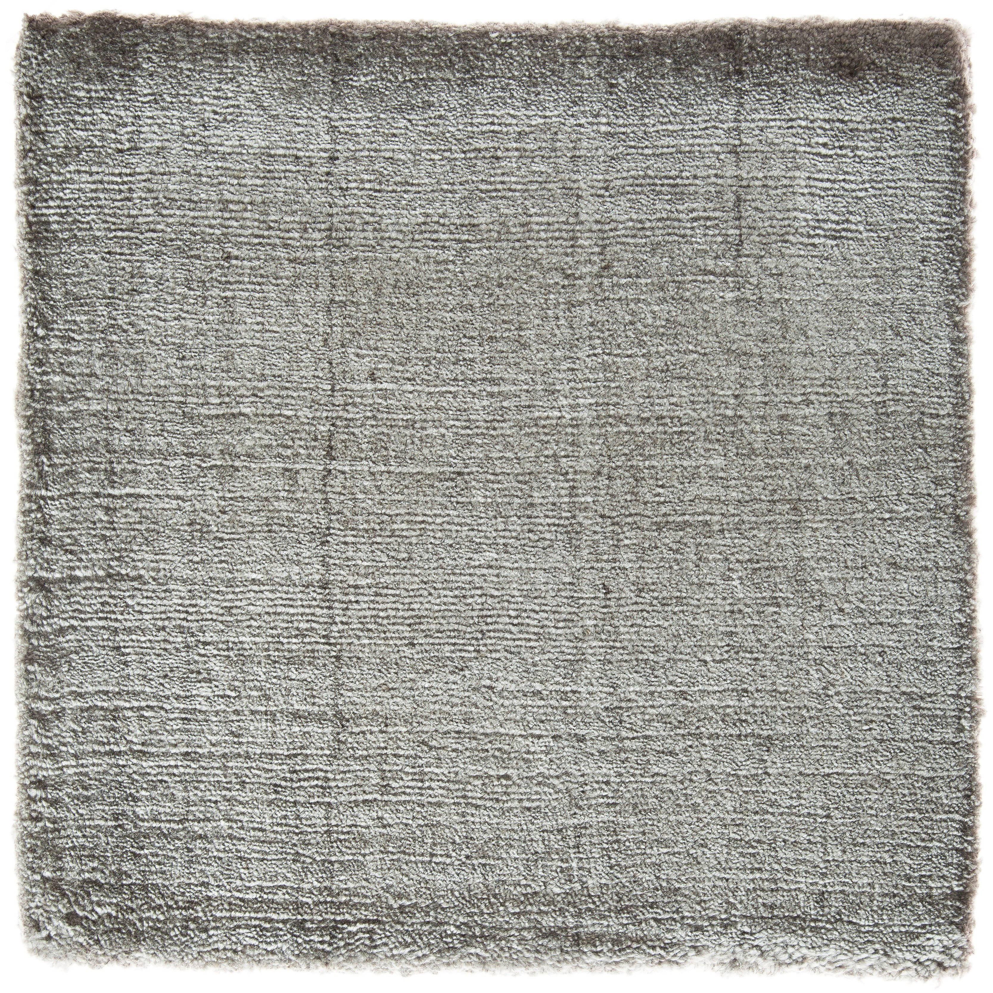 A Silver Gray Bamboo Silk Hand-Loomed Minimalist Luxury Neutral Rug (tapis neutre de luxe en bambou gris argenté) 