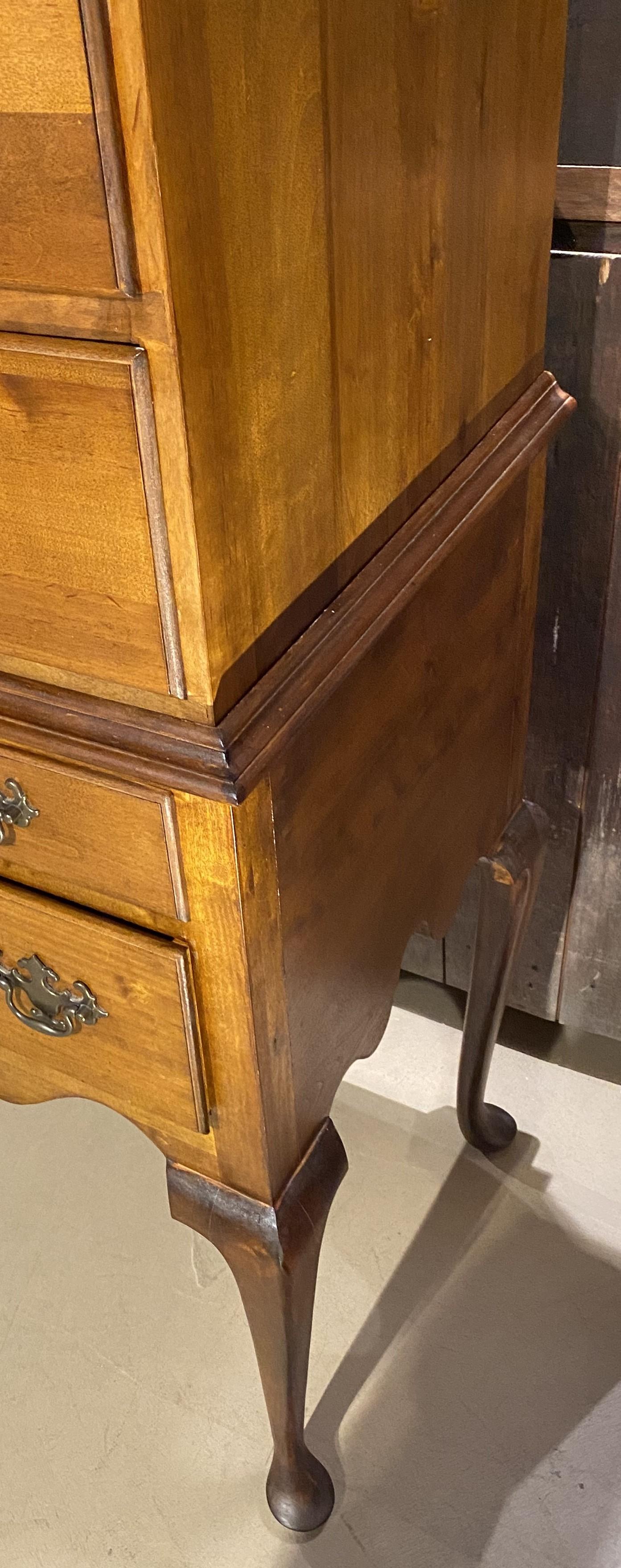 Bonnet Top Highboy with Pinwheel Carvings & Impressive Size In Good Condition For Sale In Milford, NH