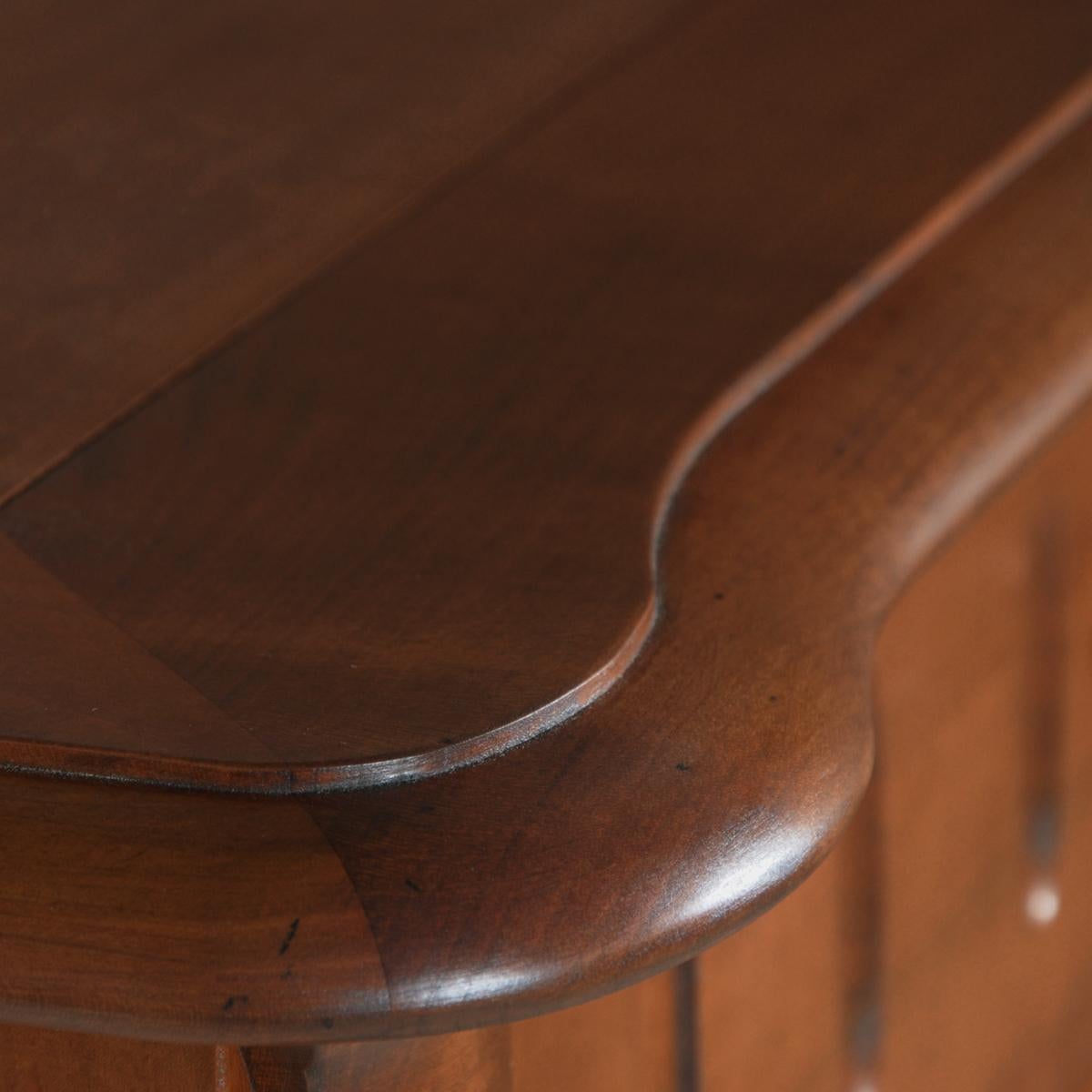 Bonnetiere-Schrank aus massivem Kirschbaumholz, TRADITION Französischer Landhausstil (Handgefertigt) im Angebot