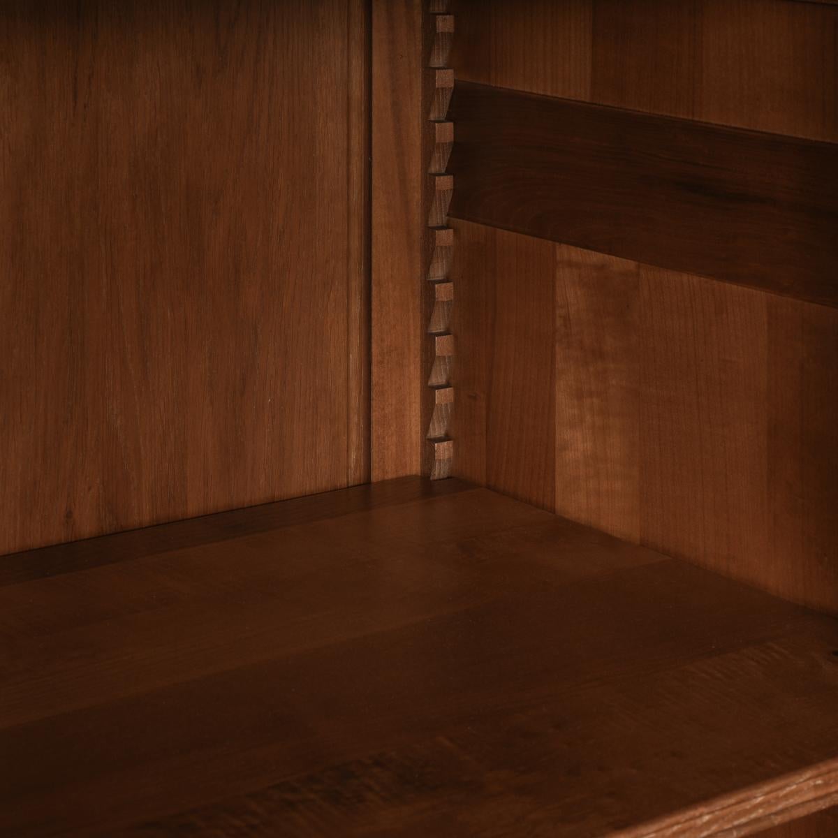 Bonnetiere-Schrank aus massivem Kirschbaumholz, TRADITION Französischer Landhausstil (21. Jahrhundert und zeitgenössisch) im Angebot