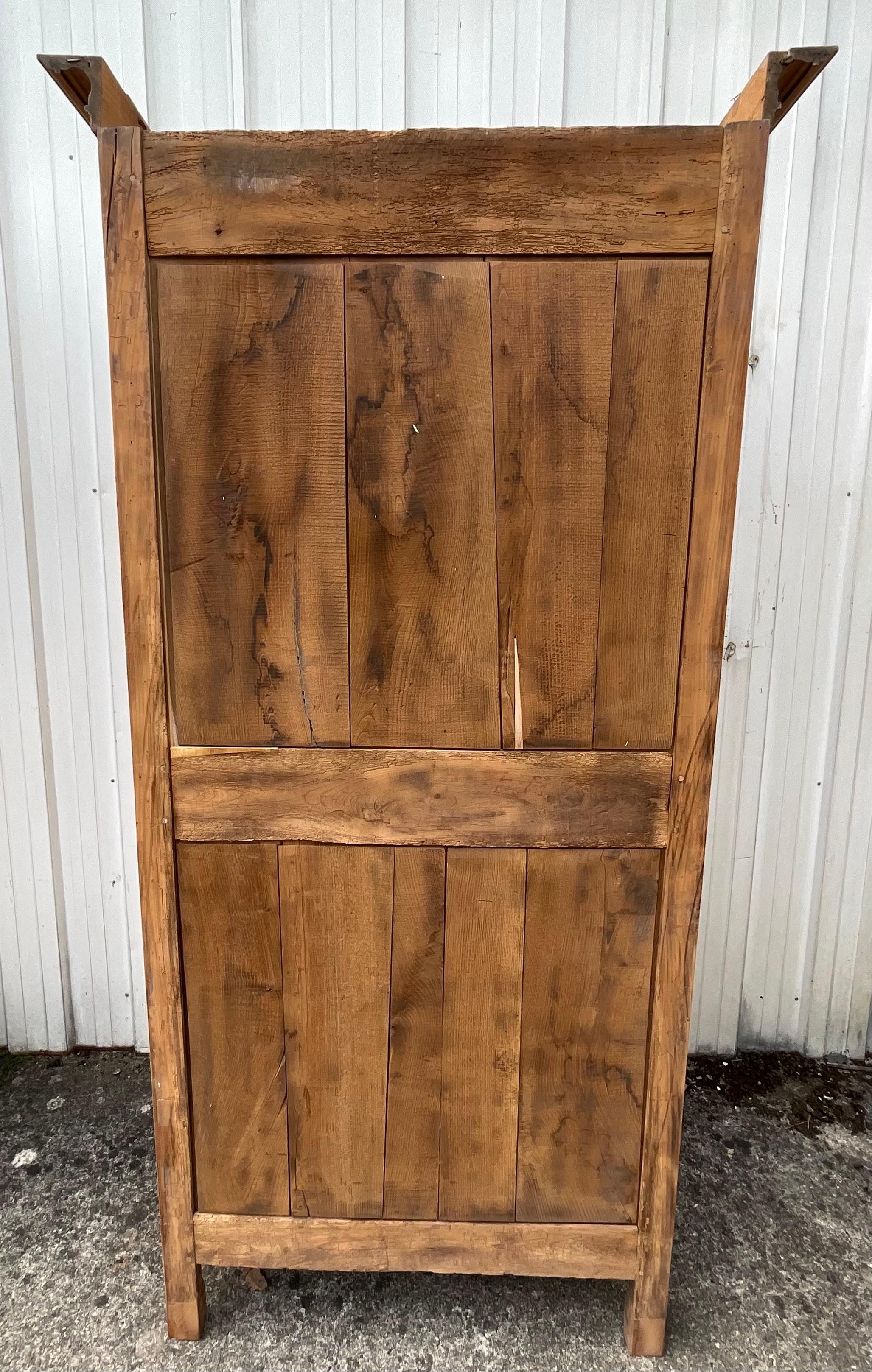 Bonnetière Française De Style Louis 15 En Merisier Massif Mid 19th Century For Sale 7