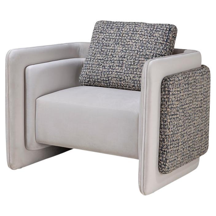 El sillón Bonnie muestra la elegancia de las formas escultóricas y orgánicas. Su marco audaz y envolvente se suaviza con bordes redondeados y líneas refinadas, creando una estética equilibrada que combina modernidad y calidez. La combinación de