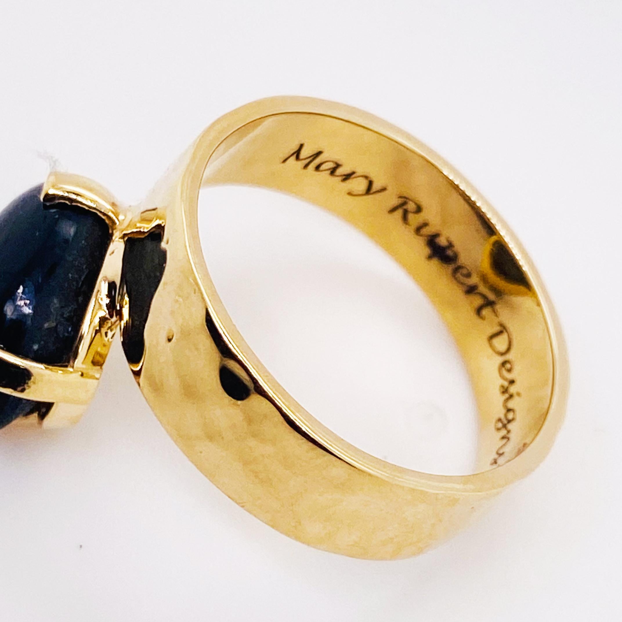 Bague « Bonnie » en saphir noir étoilé avec anneau martelé en or jaune 14 carats  en vente 2