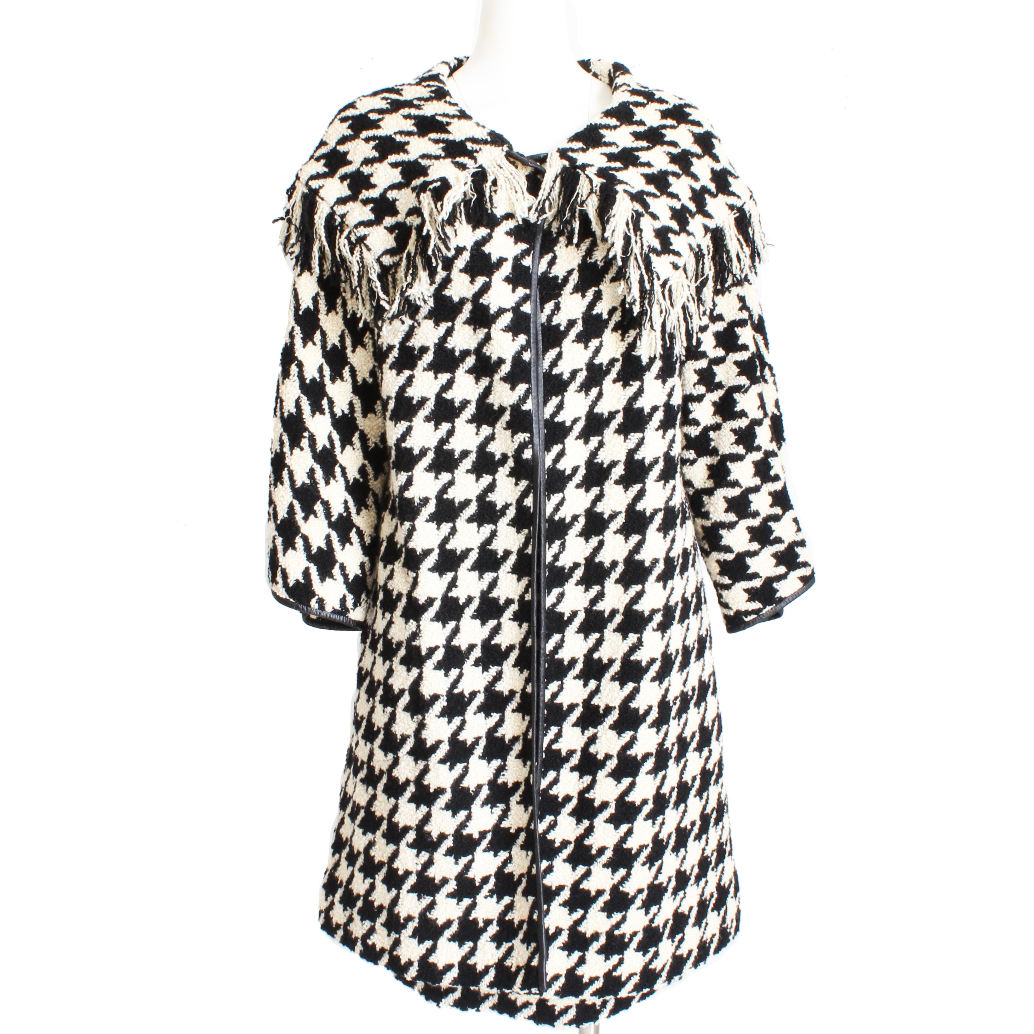 Bonnie Cashin Mantel und Rock Set Houndstooth Boucle Fransen 2pc Anzug Schal Kragen (Grau) im Angebot