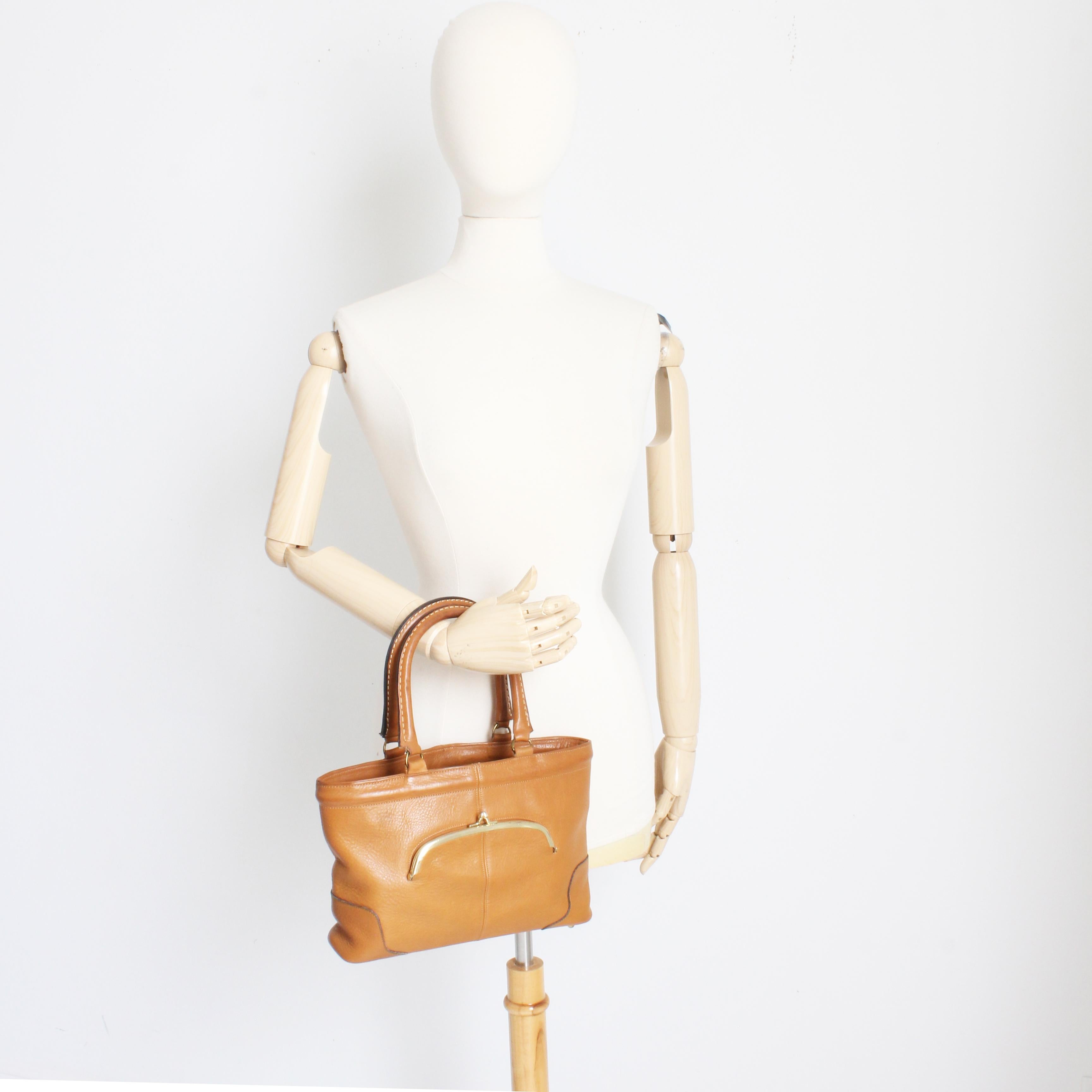 Bonnie Cashin for Coach Chunky Tote Bag Kisslock Tan Leather Vintage 1960s Rare In Good Condition For Sale In Port Saint Lucie, FL