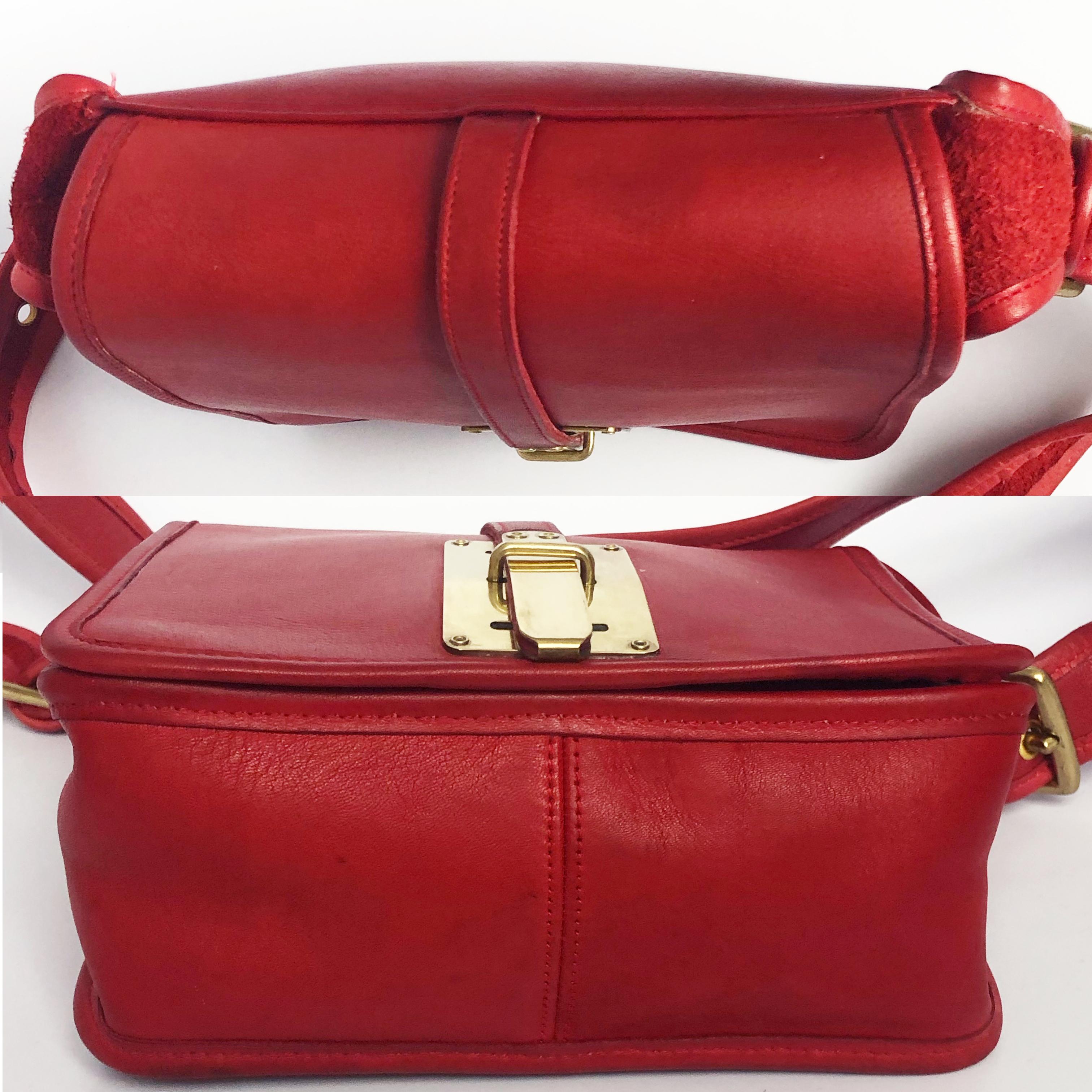 Bonnie Cashin for Coach Shoulder Bag with Hasp Lock Red Leather Vintage 70s Rare In Good Condition In Port Saint Lucie, FL