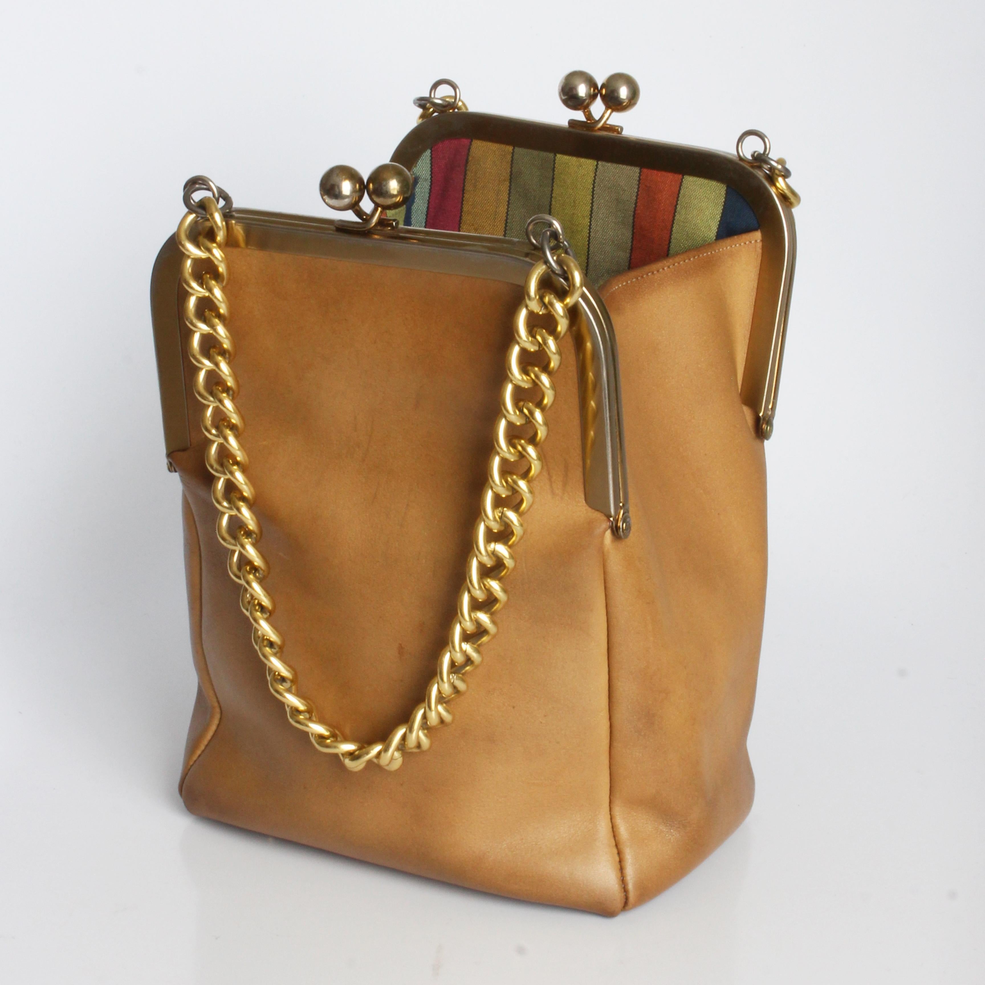 Authentische, gebrauchte, Vintage Bonnie Cashin for Coach 'Small Double Header' Tote Bag mit Kettenriemen, wahrscheinlich aus den späten 60er Jahren. Sie ist aus geschmeidigem, hellbraunem Leder gefertigt und verfügt über doppelte Kiss-Lock-Taschen
