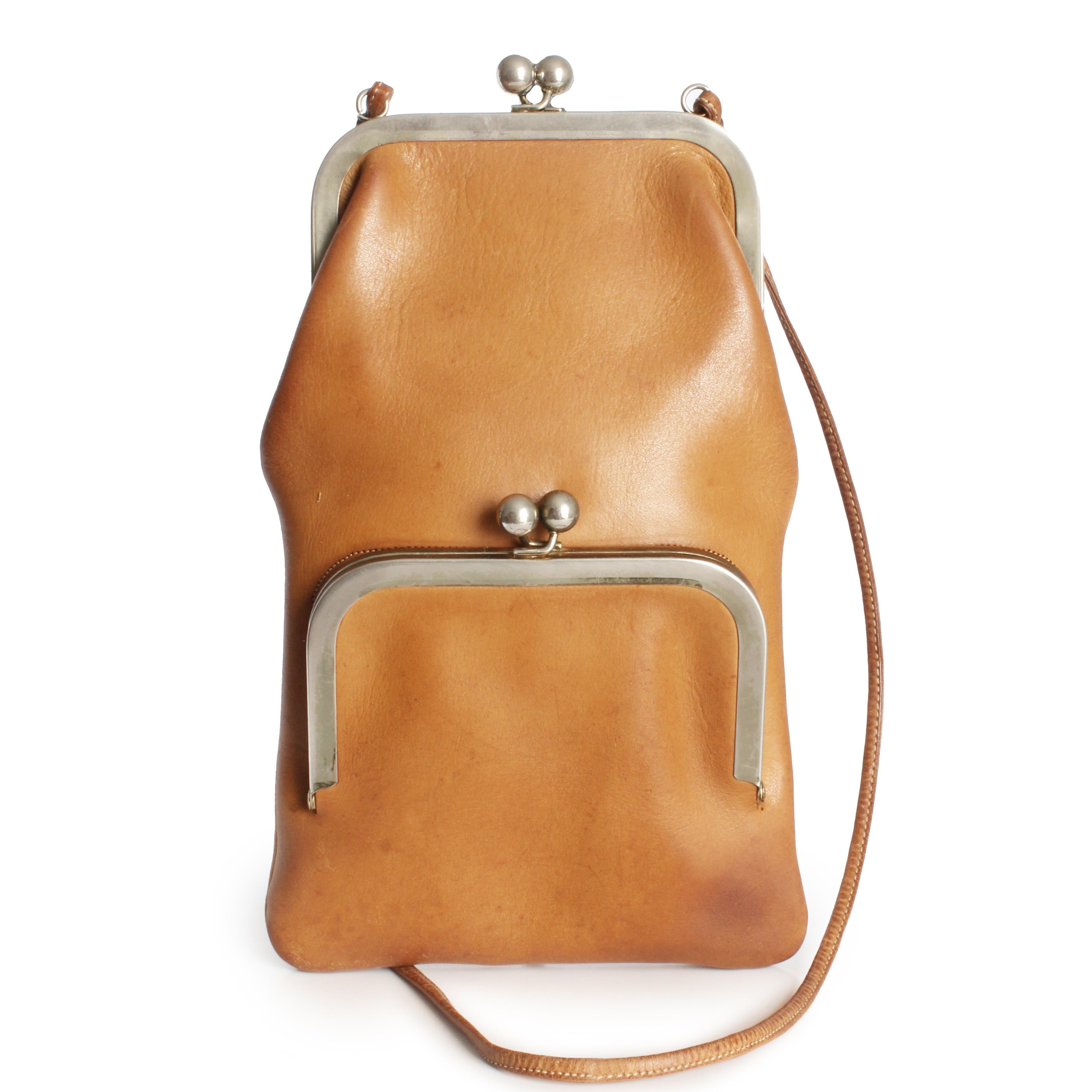 Bonnie Cashin for Coach Swinger Bag Double Frame Kiss Lock Tan Leather Vintage In Good Condition In Port Saint Lucie, FL