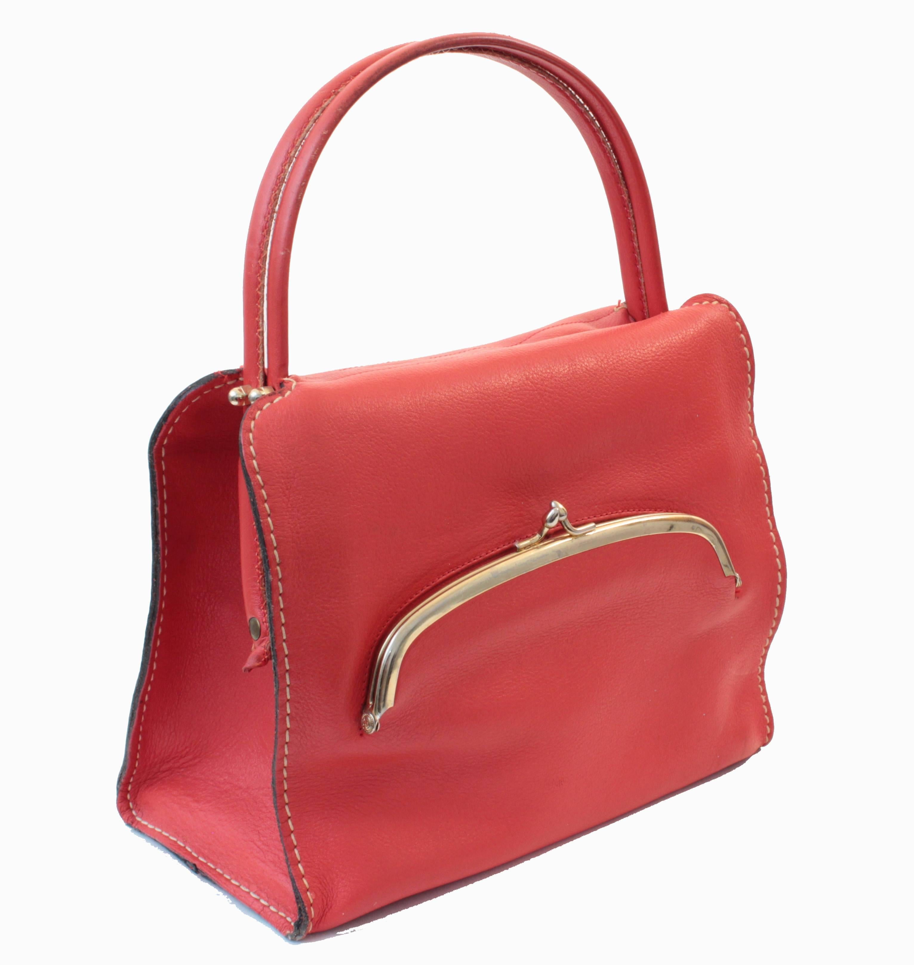  Bonnie Cashin pour Coach - Sac fourre-tout en cuir rouge avec cadre ciseau, sac cabas, 1966 Pour femmes 