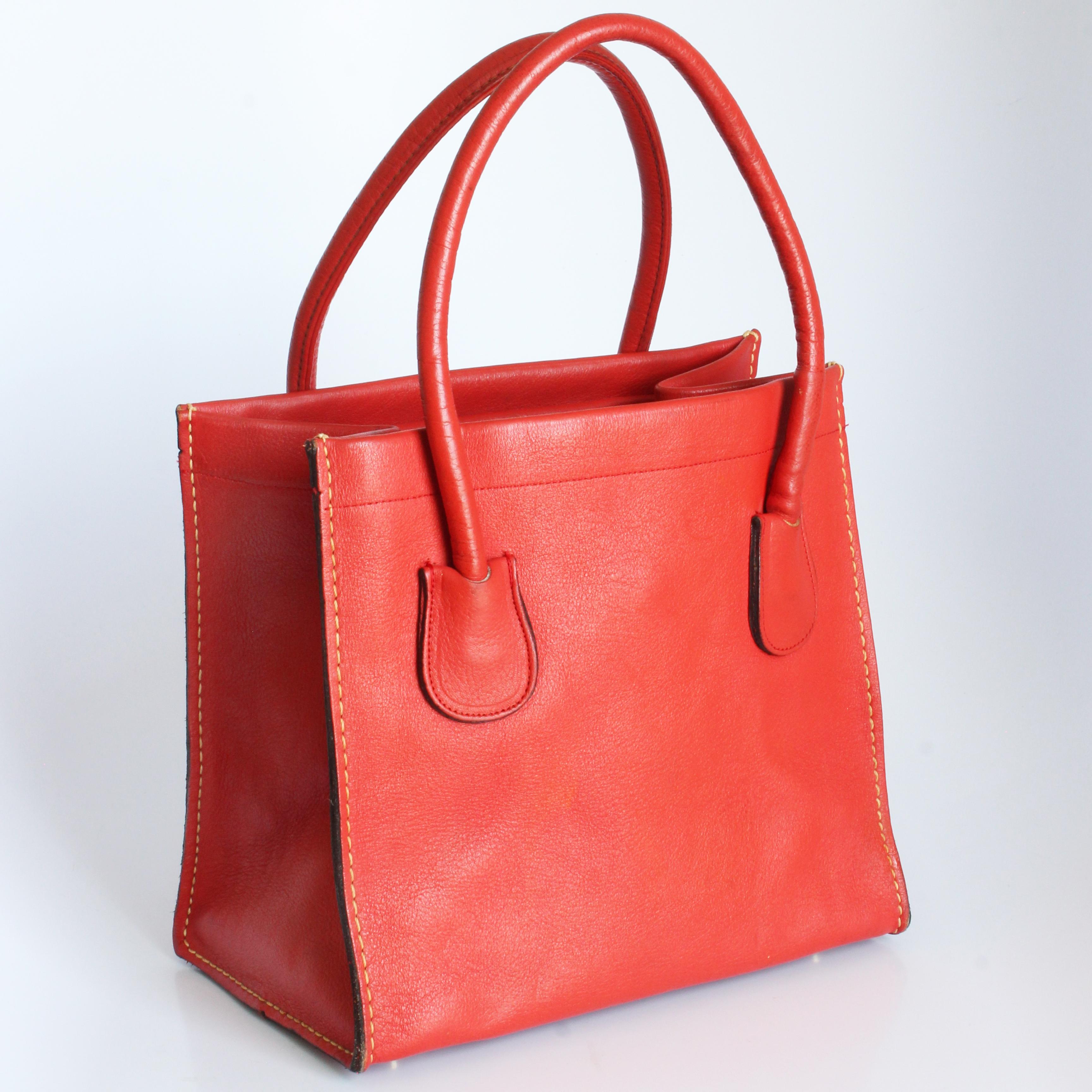 Sac fourre-tout Bonnie Cashin pour Coach Dinky Red Leather avec doublure rayée vintage des années 60   en vente 3