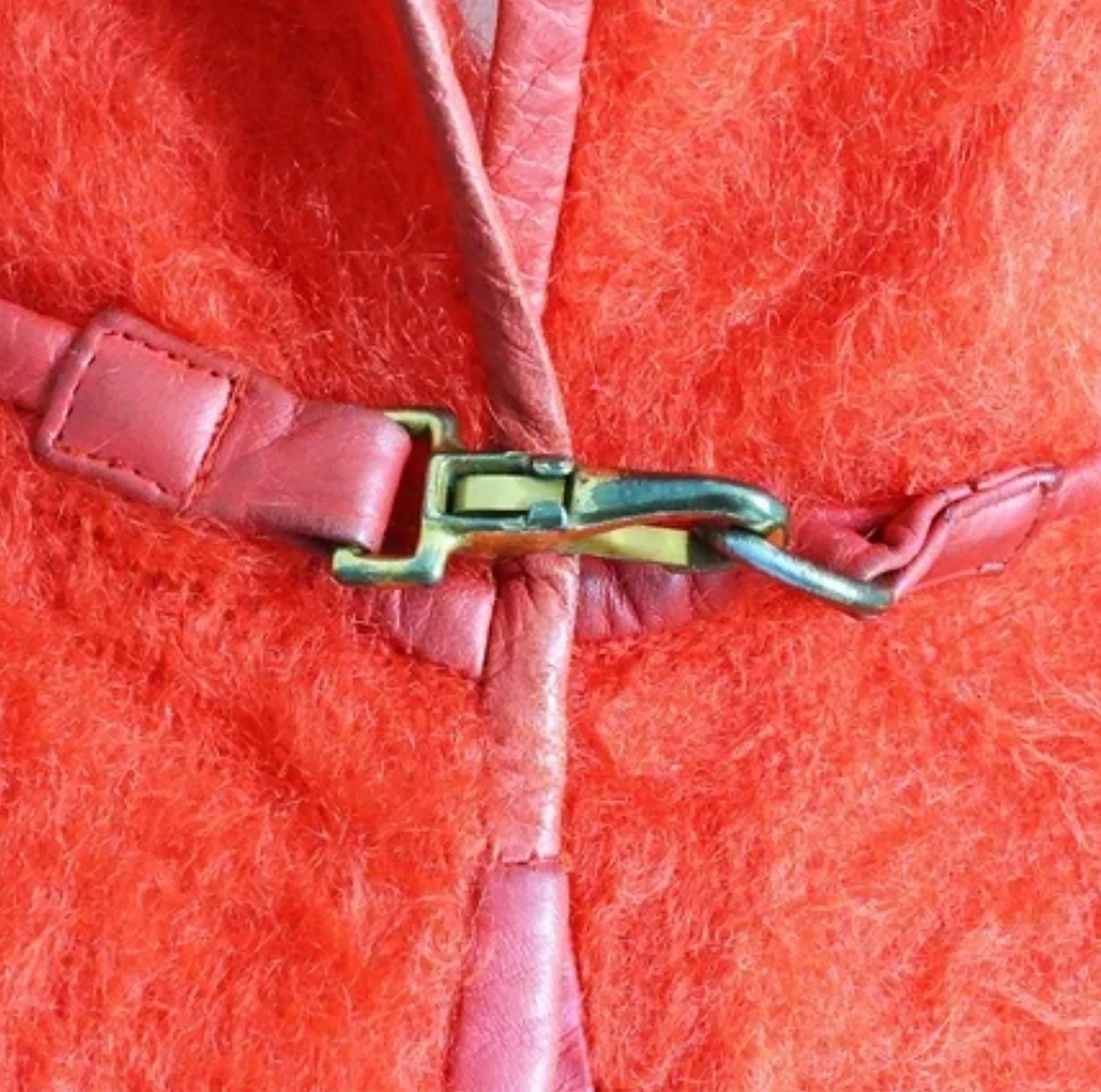 Bonnie Cashin for Sills Abrigo Kimono Manga Mohair Lana Con Capucha Recorte Cuero Años 60 en venta 8