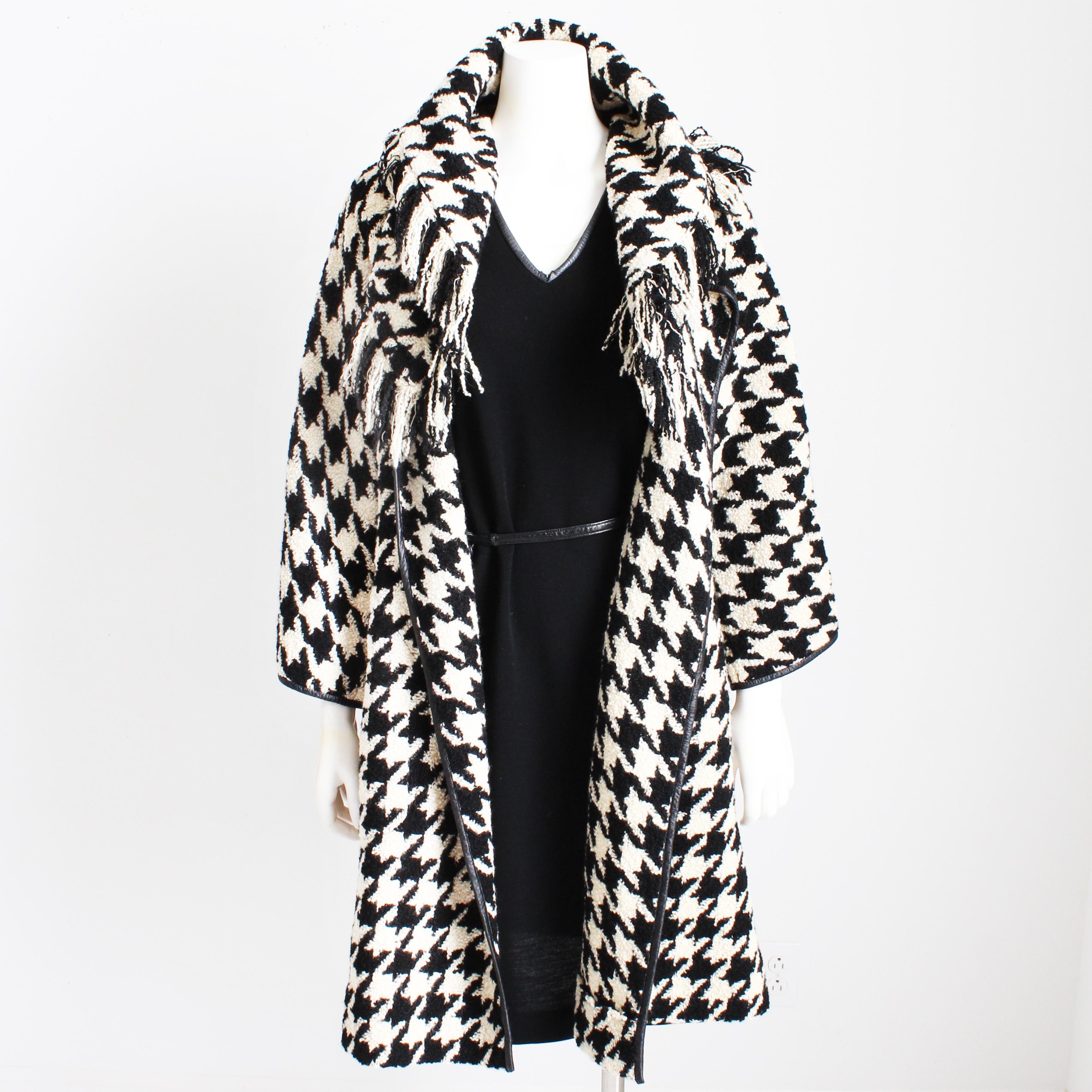 Bonnie Cashin for Sills Cappotto e gonna in lana bouclé pied-de-poule con frange e collo a scialle in vendita 1