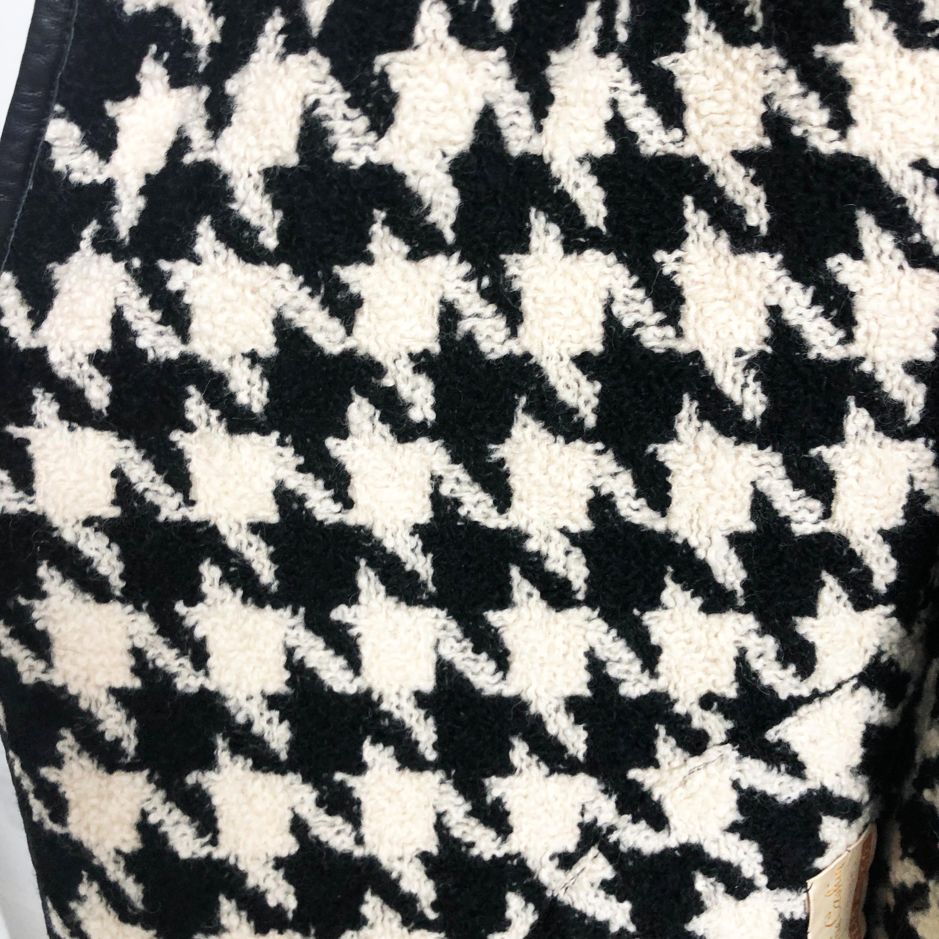 Bonnie Cashin for Sills Cappotto e gonna in lana bouclé pied-de-poule con frange e collo a scialle in vendita 3