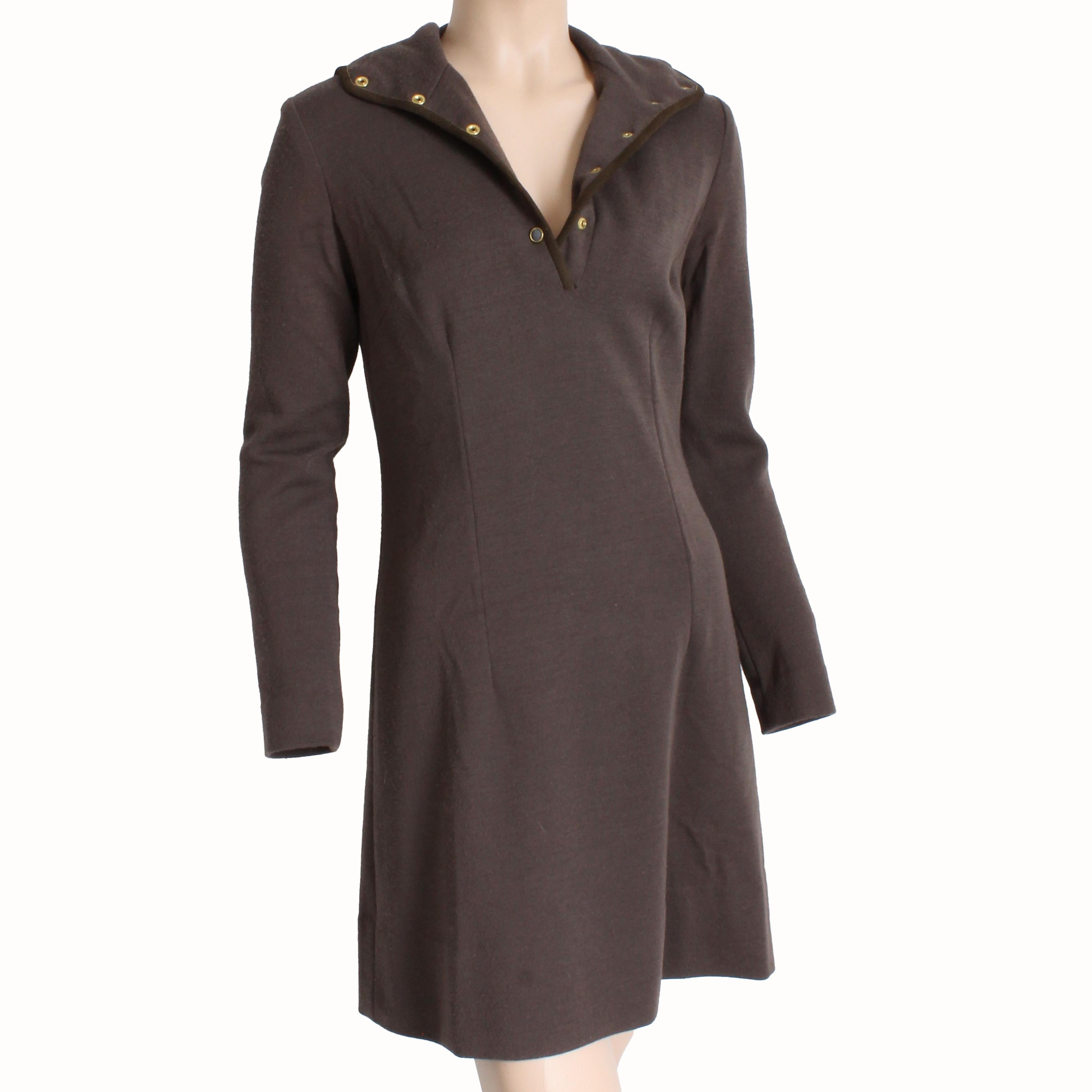 Mini robe Bonnie Cashin for Sills d'occasion, vintage et incroyablement rare, probablement fabriquée dans les années 1960.  Confectionné en jersey brun cacao, il est doté de la capuche 