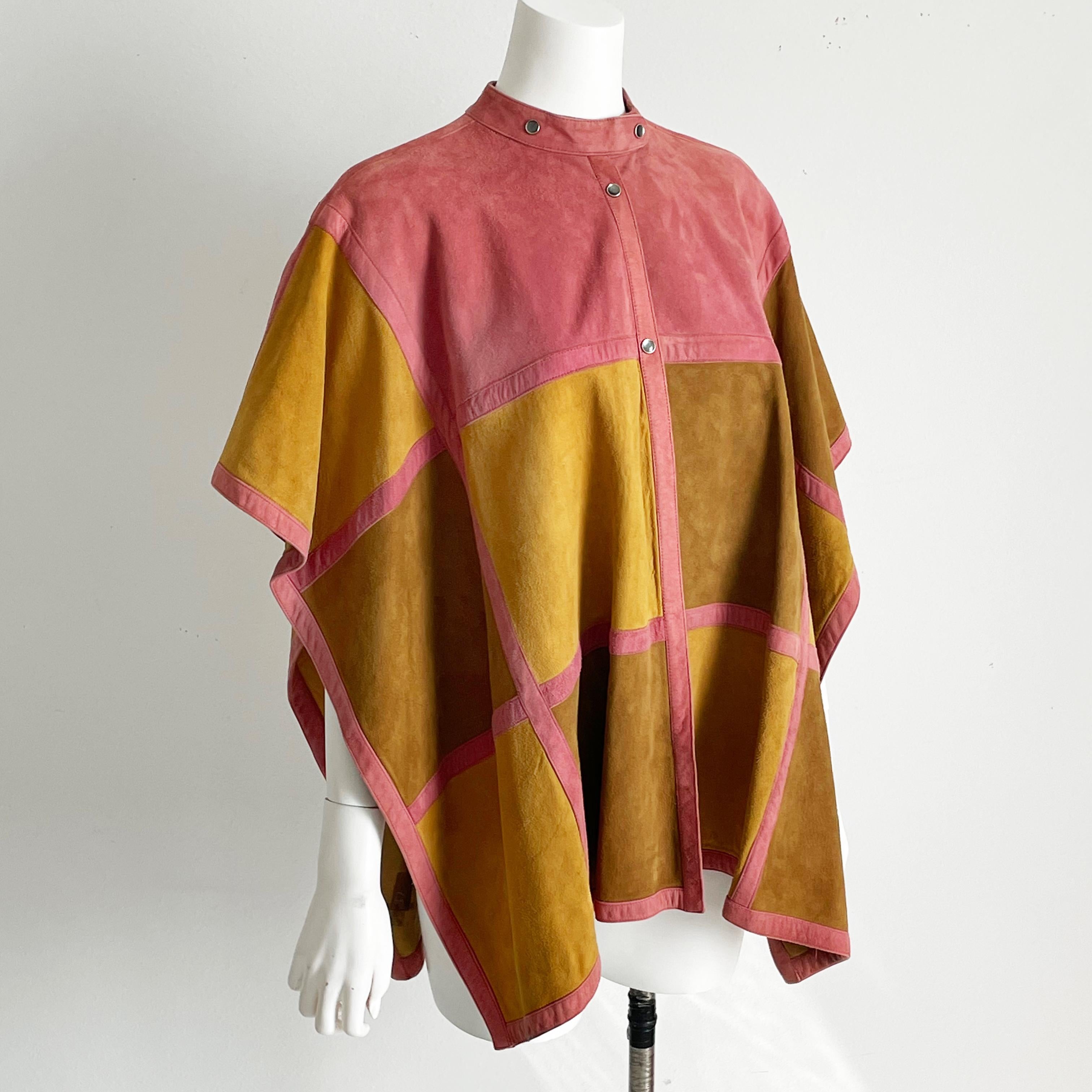 Bonnie Cashin for Sills Poncho cape en daim rose et olive patchwork vintage, années 70 en vente 1