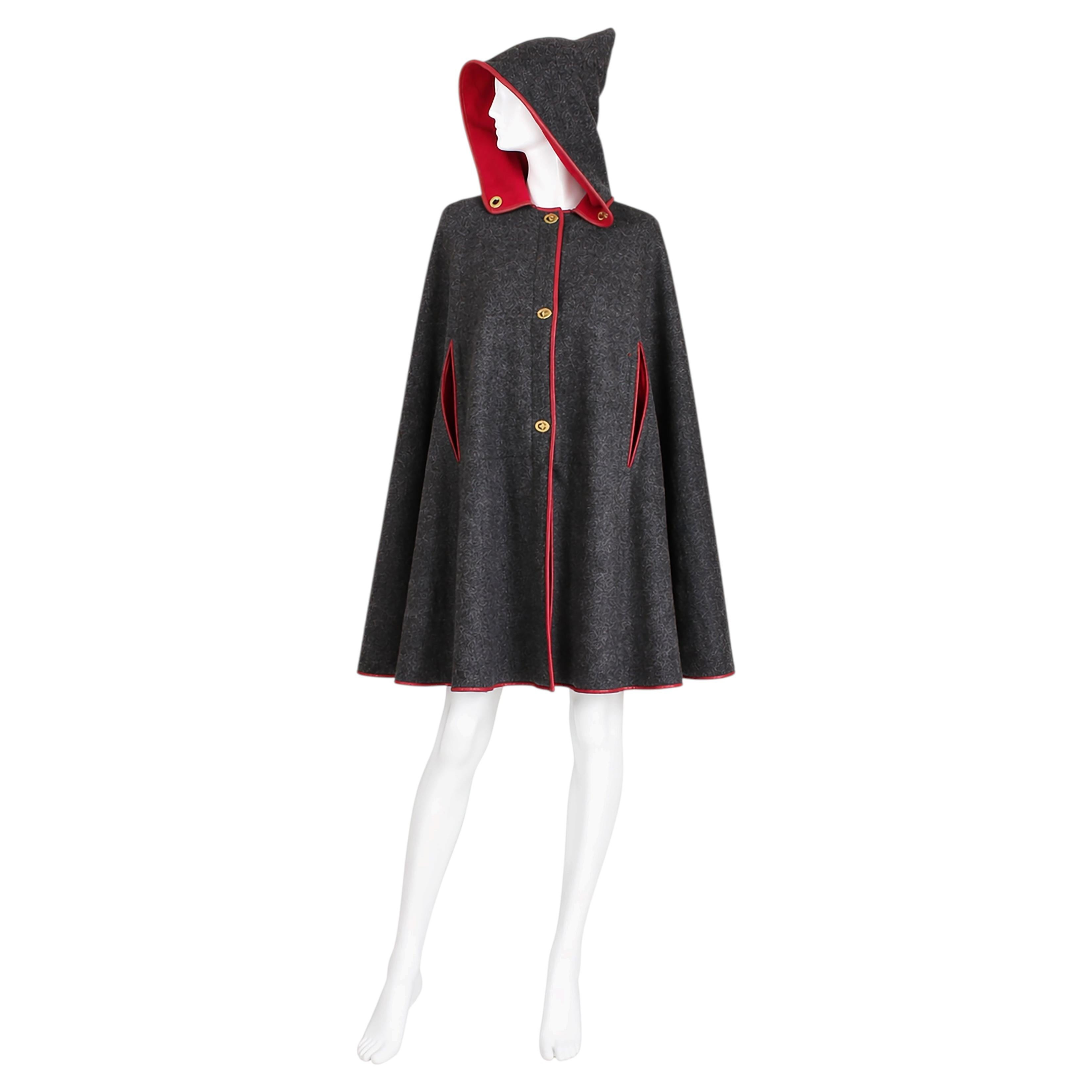 Bonnie Cashin for Sills Cape à capuche vintage Laine anthracite Garniture rouge