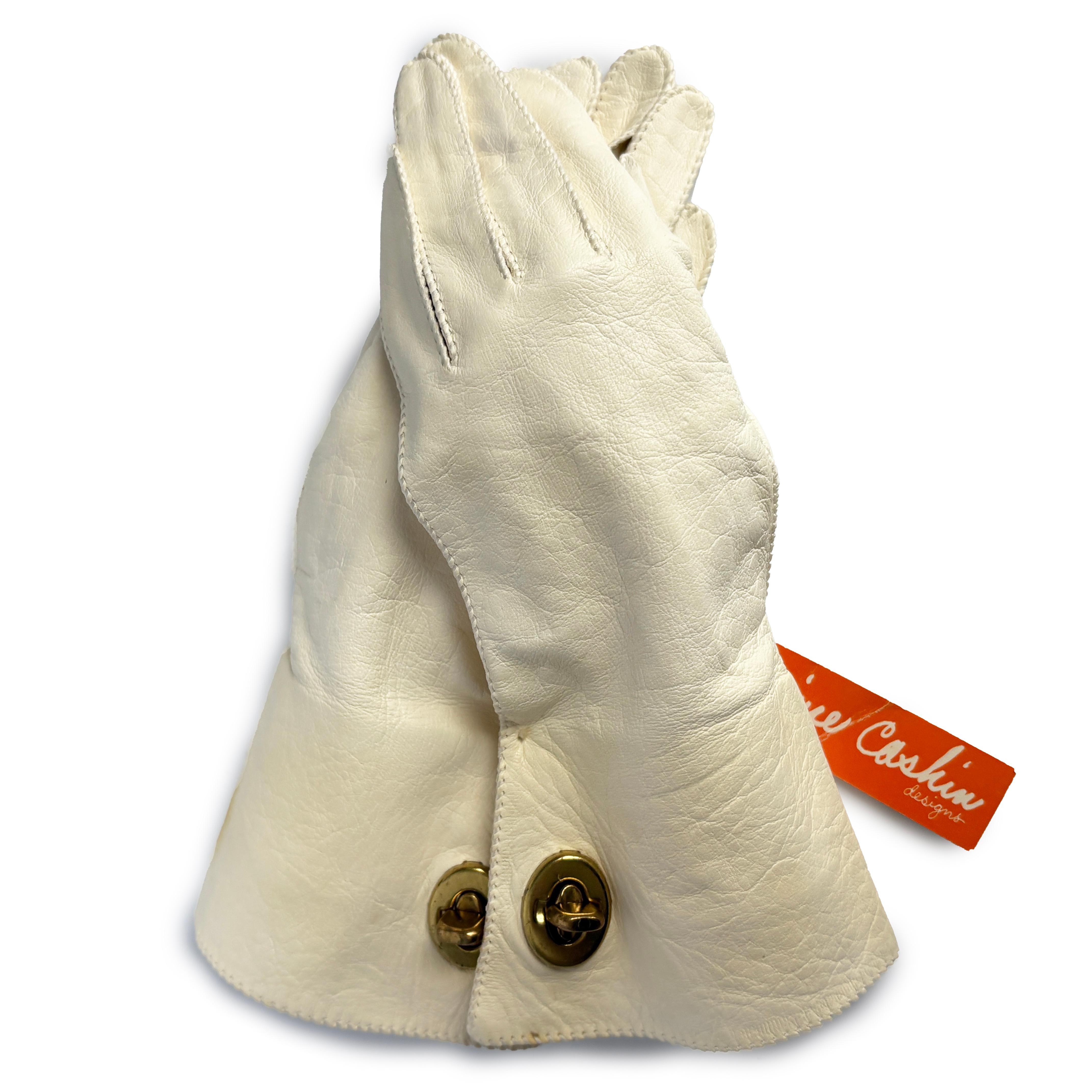 Bonnie Cashin Leather Gloves Gauntlet Style Iconic Turn Lock Vintage Crescendoe In Good Condition For Sale In Port Saint Lucie, FL