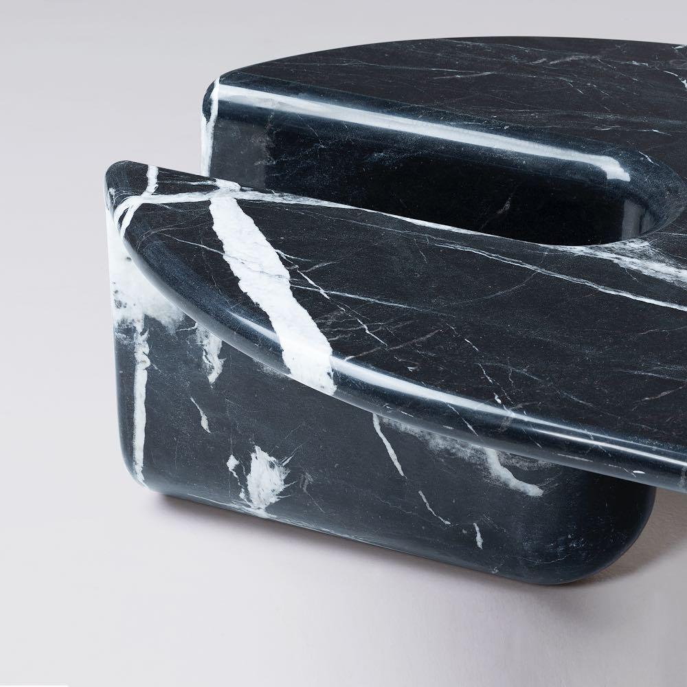Bonnie & Clyde Nero Marquina Marble Center Table by Dooq In New Condition In Geneve, CH