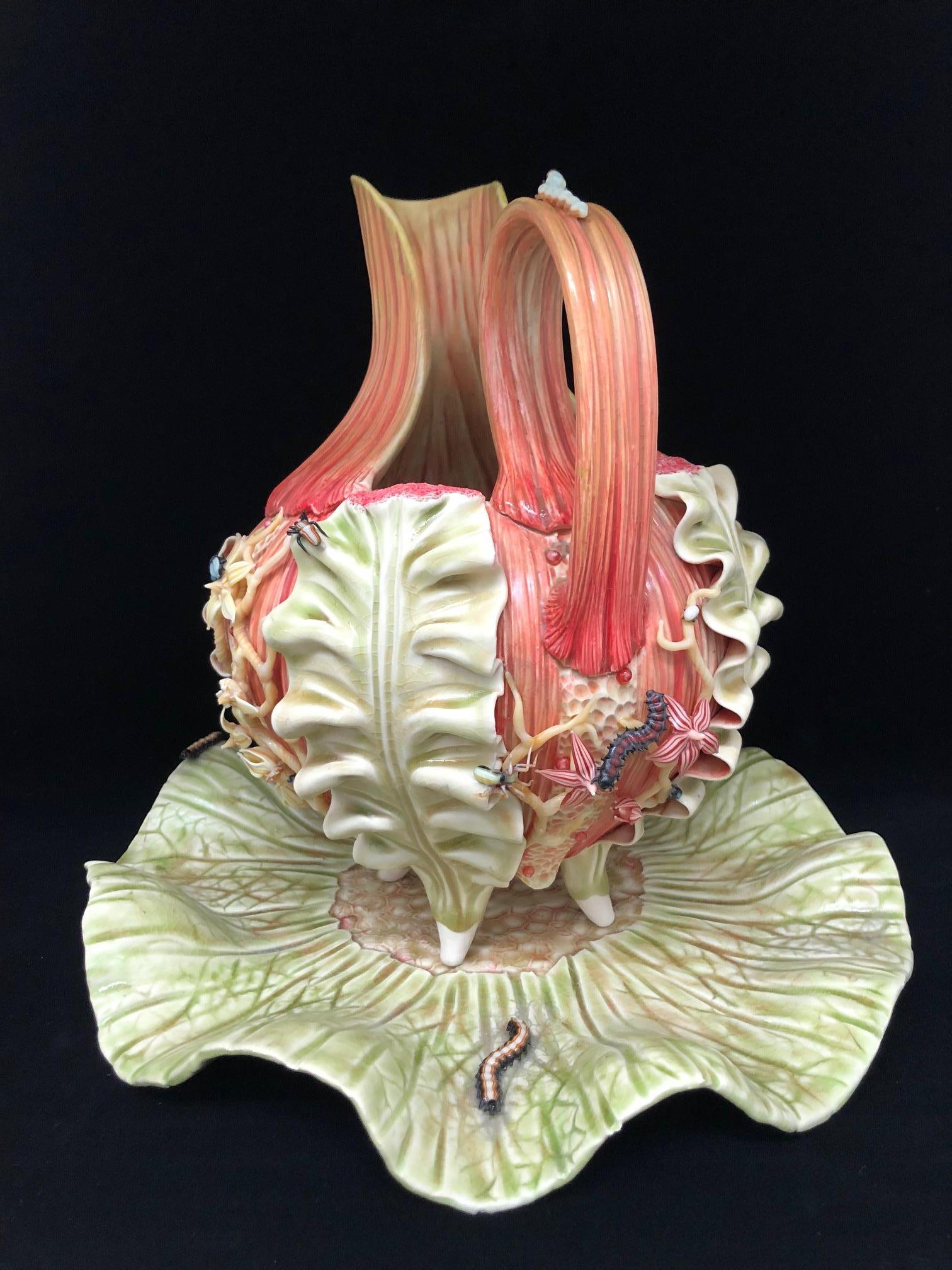 Zeitgenössische Porzellan- und Glasskulptur, Keramik-Design-Krugform, Surreal – Sculpture von Bonnie Seeman
