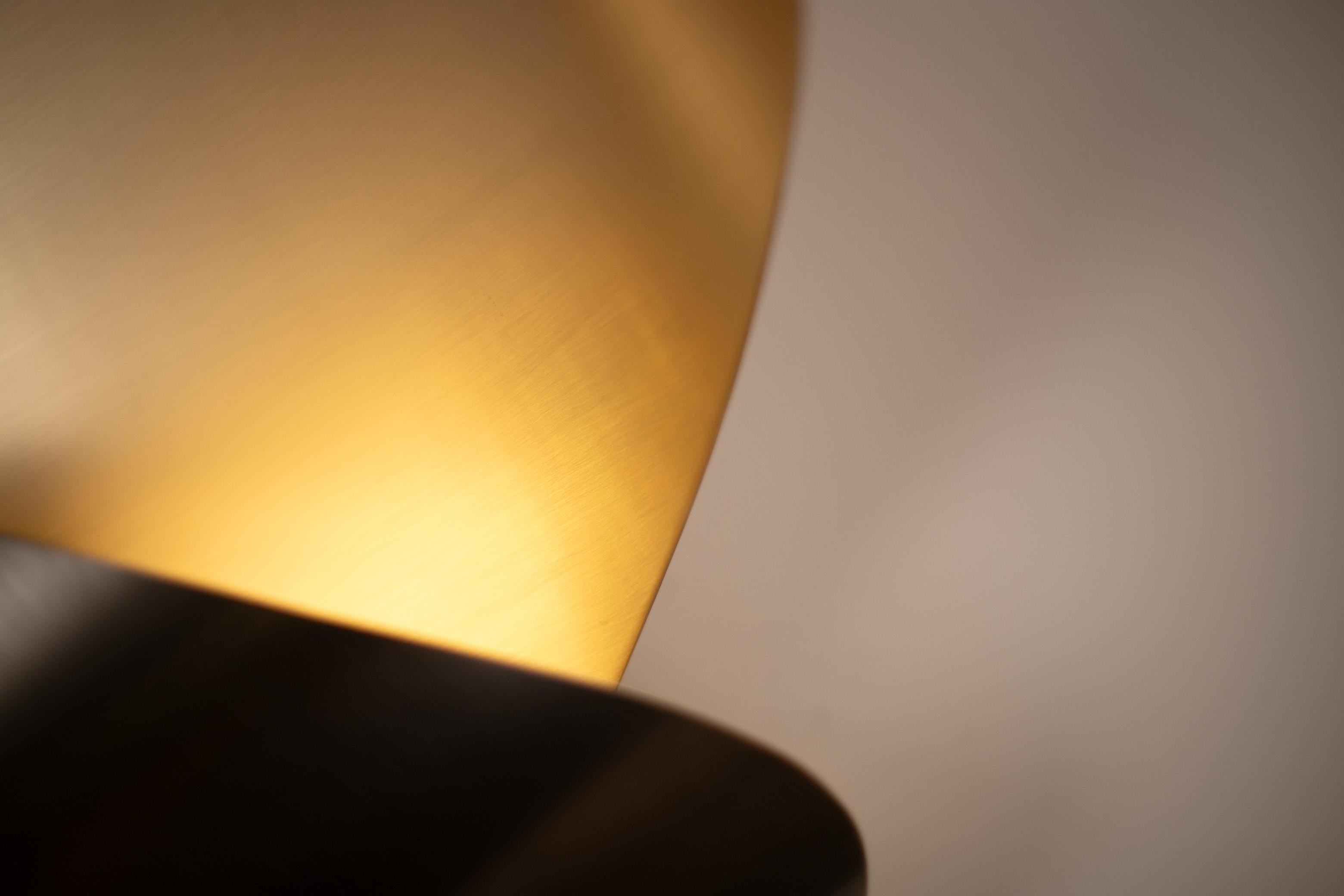 Bonnie Small Flush Mounted Sconce. Handgefertigt in Schweden, Messing, Bronze, Nickel (Bronziert) im Angebot