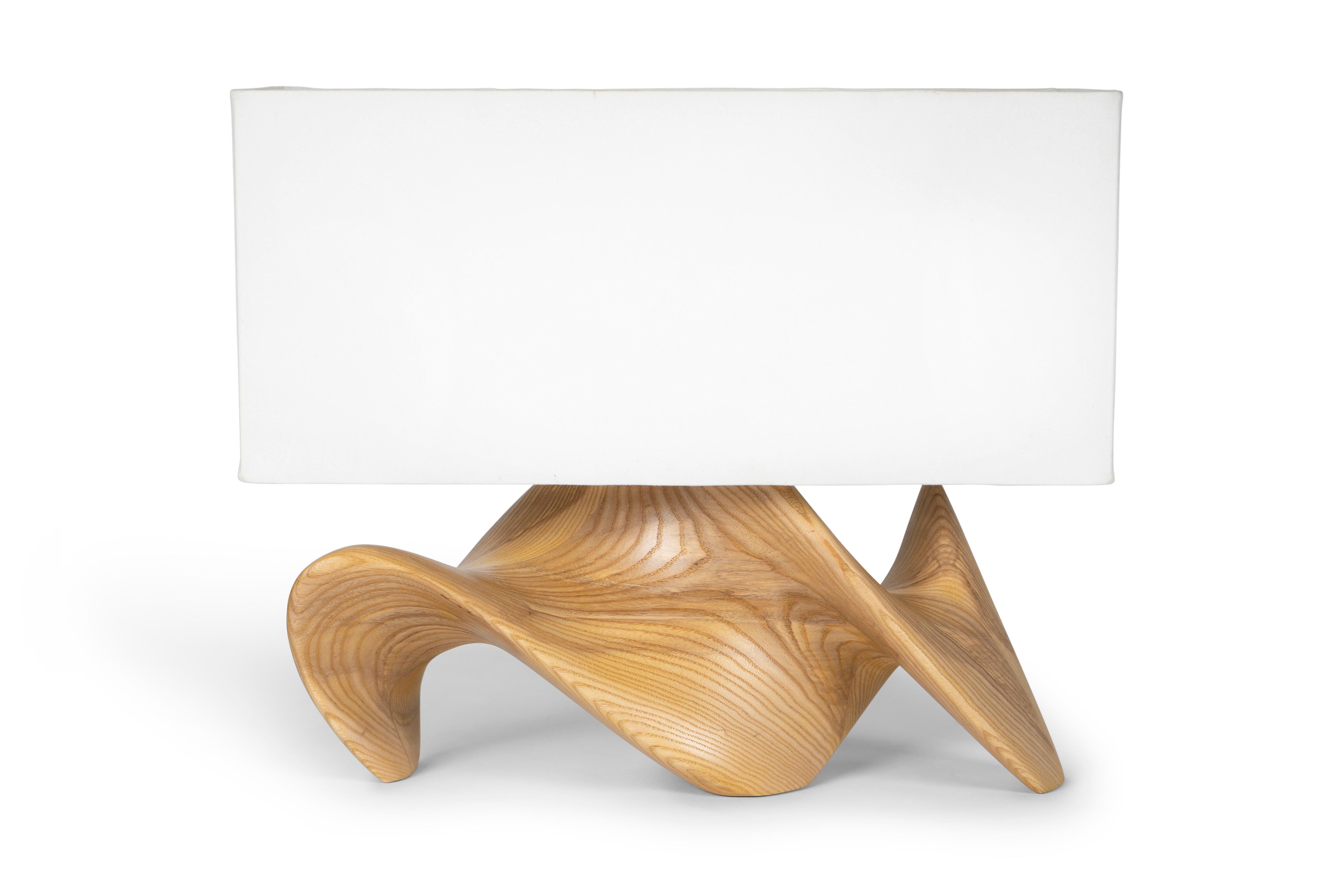 Bois Lampe Bonsai, teinture ébène sur bois de frêne avec abat-jour en soie ivoire par Amorph en vente