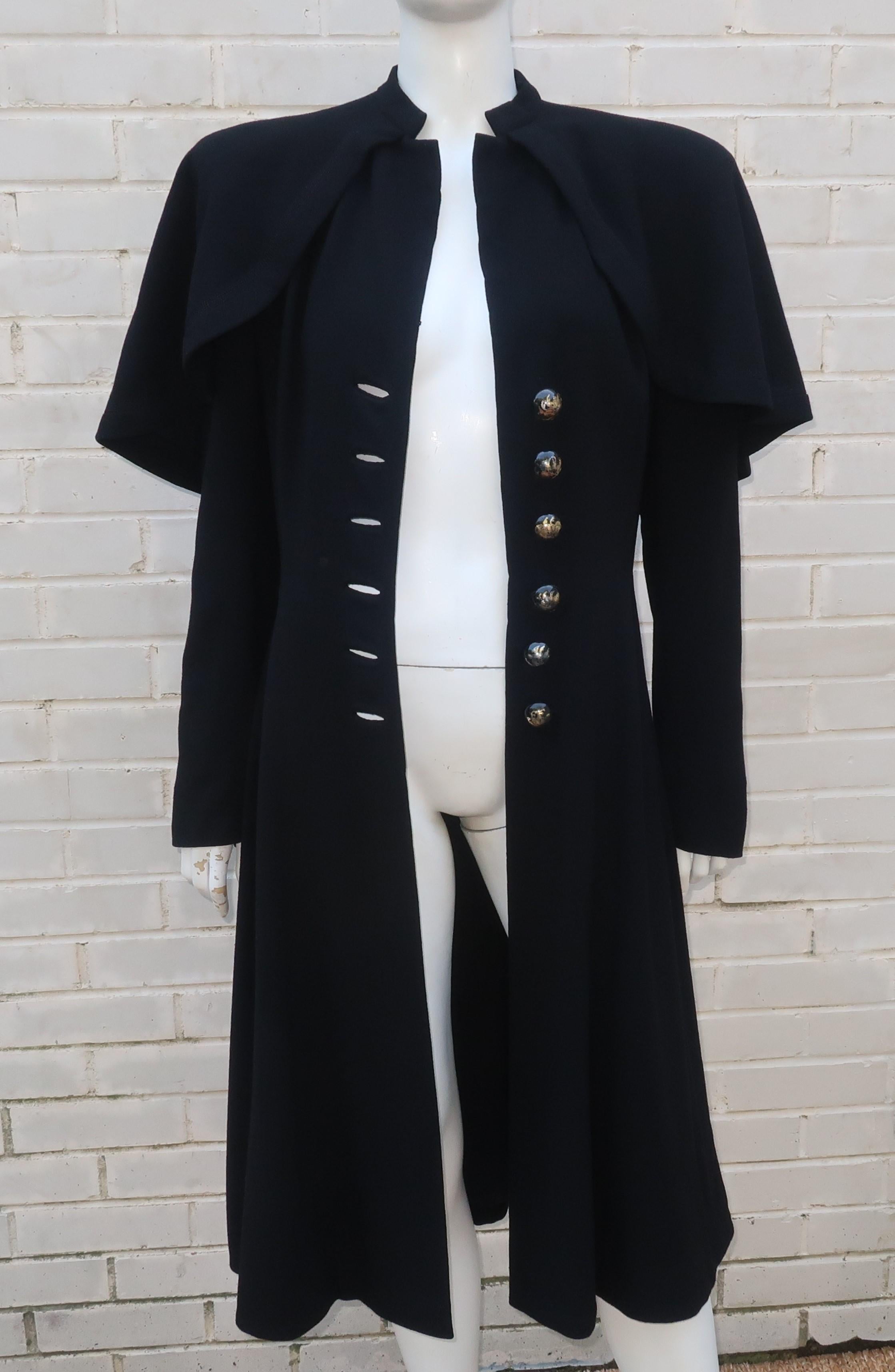 Bonwit Teller Schwarzer Capelet-Mantel mit Lucite-Knöpfen:: 1940er Jahre 7
