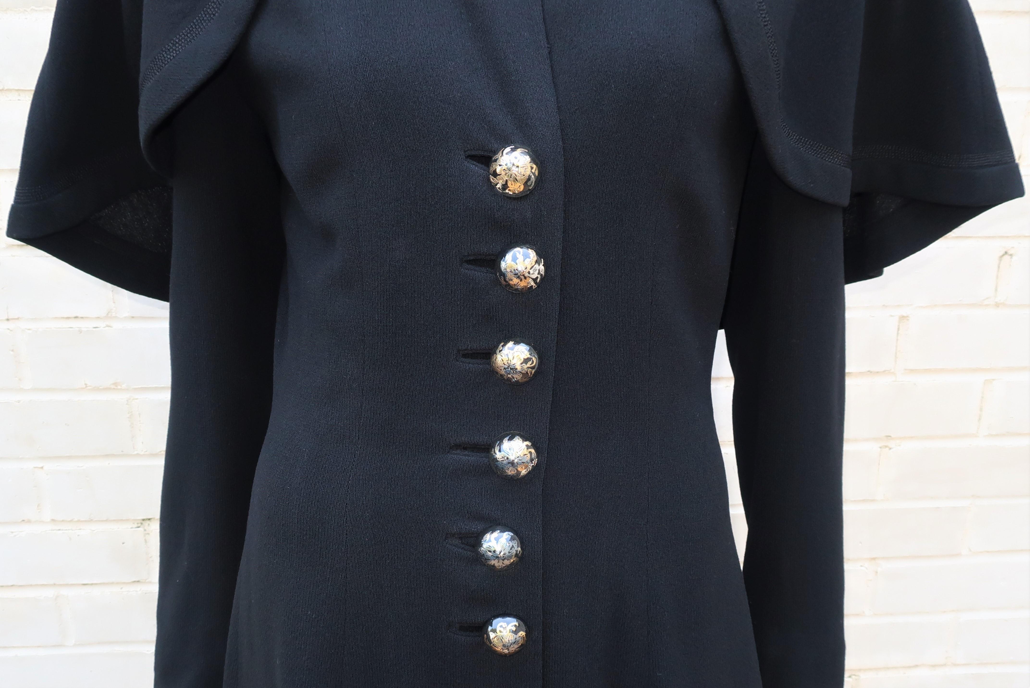 Bonwit Teller Schwarzer Capelet-Mantel mit Lucite-Knöpfen:: 1940er Jahre Damen