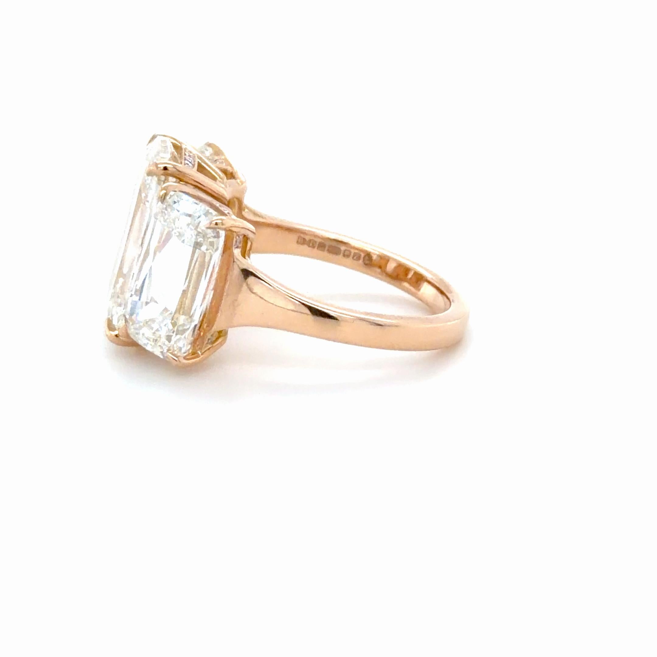 Donna Boodles, anello di fidanzamento con diamante a tre pietre Ashoka da 11,30 carati in vendita