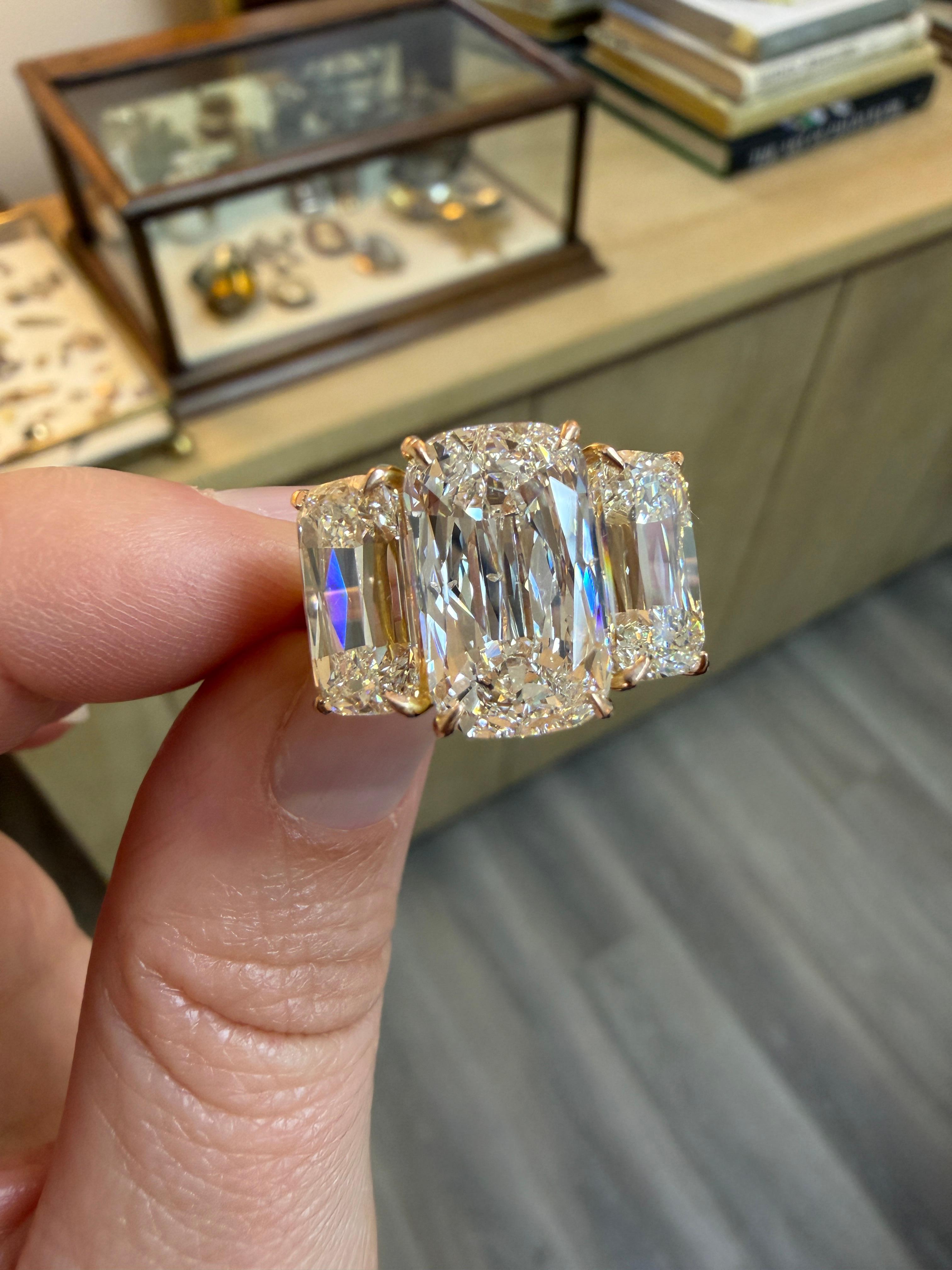 Boodles, anello di fidanzamento con diamante a tre pietre Ashoka da 11,30 carati in vendita 3