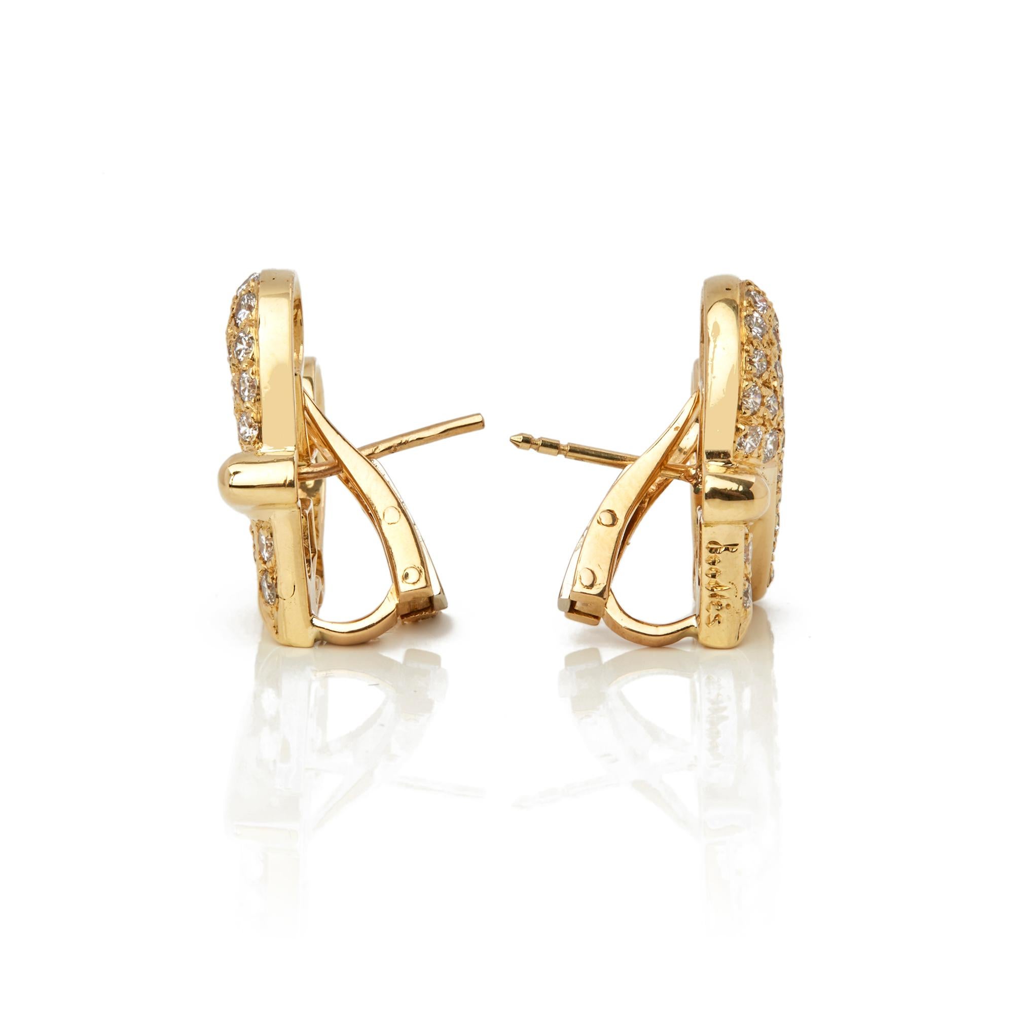 Code: COM1949
Brand: Boodles
Description: 18k Yellow Gold Diamond Hug Earrings
Accompanied With: Presentation Box
Gender: Ladies
Earring Length: 1.9cm
Earring Width: 1.9cm
Earring Back: Omega
Condition: 8
Material: Yellow Gold
Total Weight: 14.05g