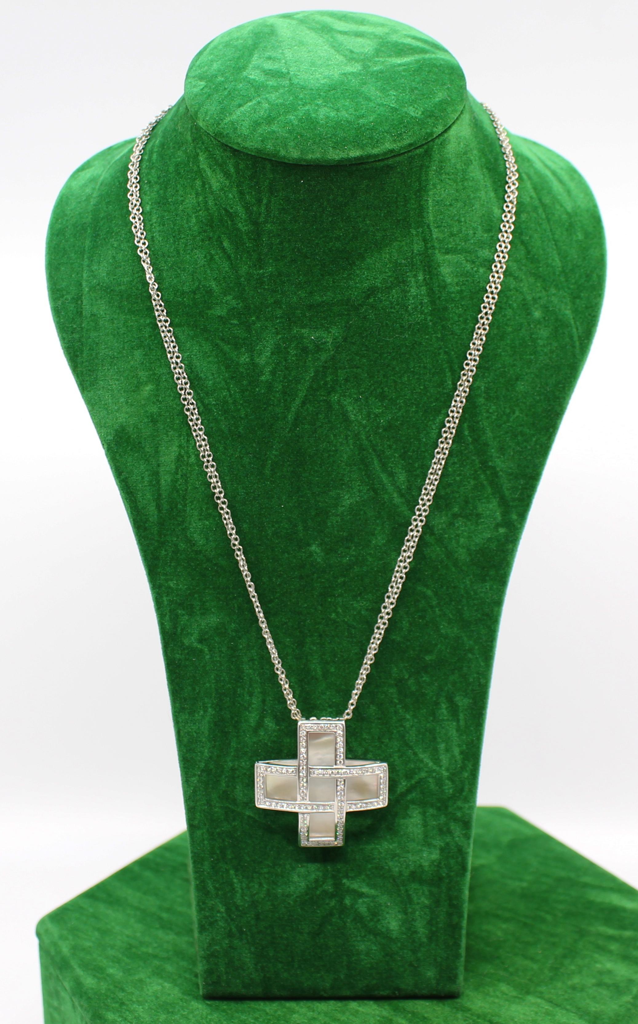 Boodles 18ct gold diamond & mother of pearl cross on chain


Period Late 20th c.

Composition 18ct white gold cross set with mother of pearl and diamonds

Dimensions (cross) 3.5 x 3.5 x 1 cm

Total weight 27.4 g

Condition Very good
