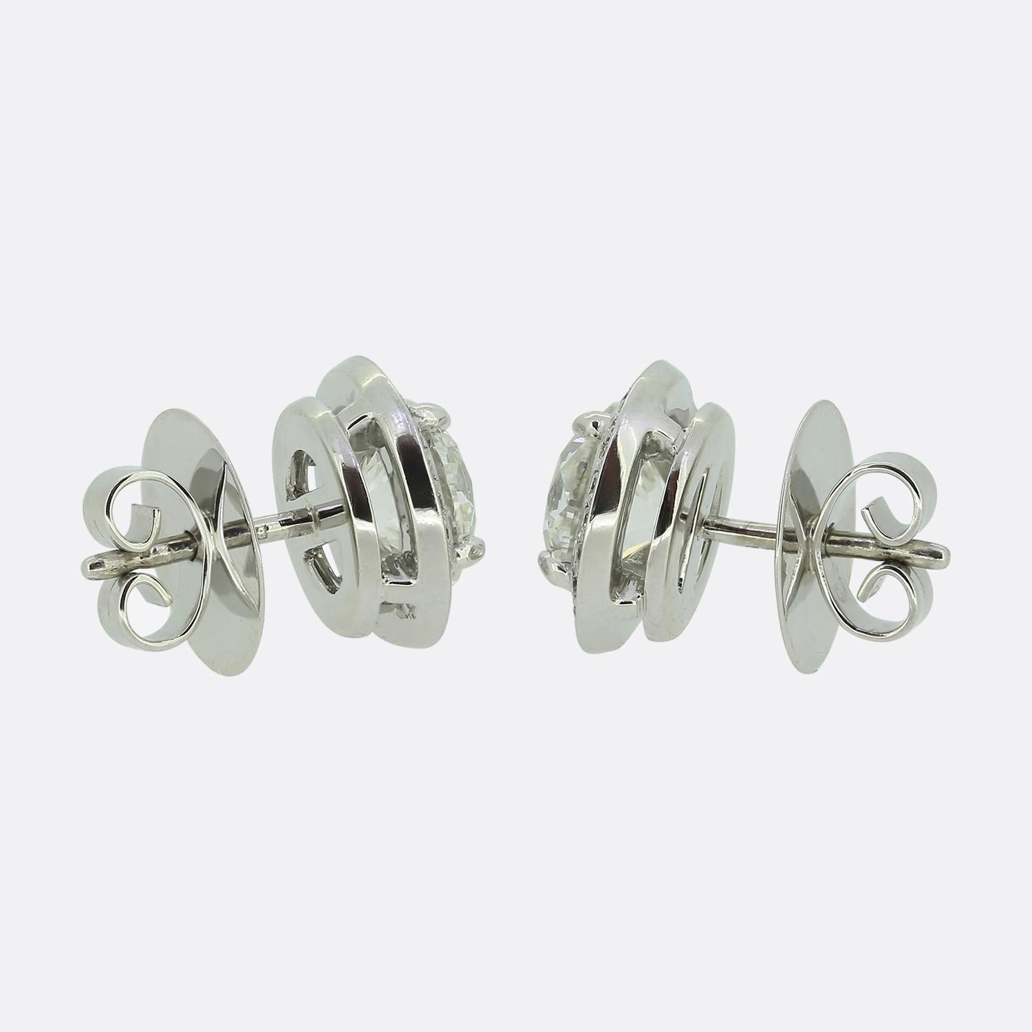 Boodles 3.02 Carat Diamond Cluster Stud Earrings In Good Condition For Sale In London, GB