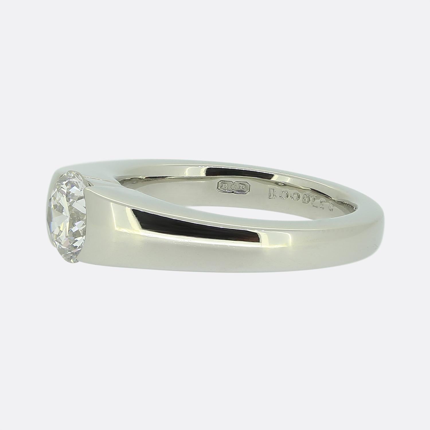 Here we have a wonderful diamond ring from the luxury jewellery designer Boodle and Dunthorne. The ring dates back to the year 2002 and forms part of the 'superstar' collection. It has been exceptionally crafted in platinum and has a durable design