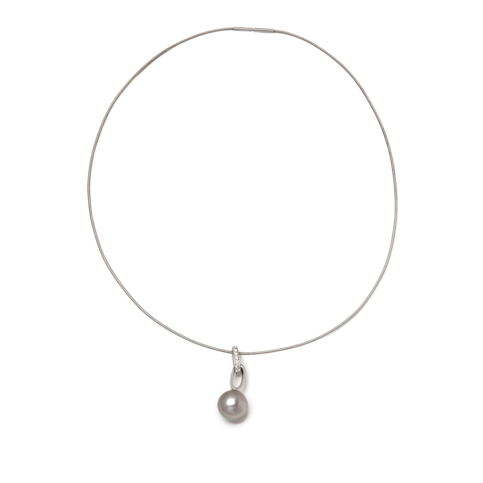 Boodles & Dunthorne 18 Karat White Gold Cultured Pearl and Diamond Necklace Damen