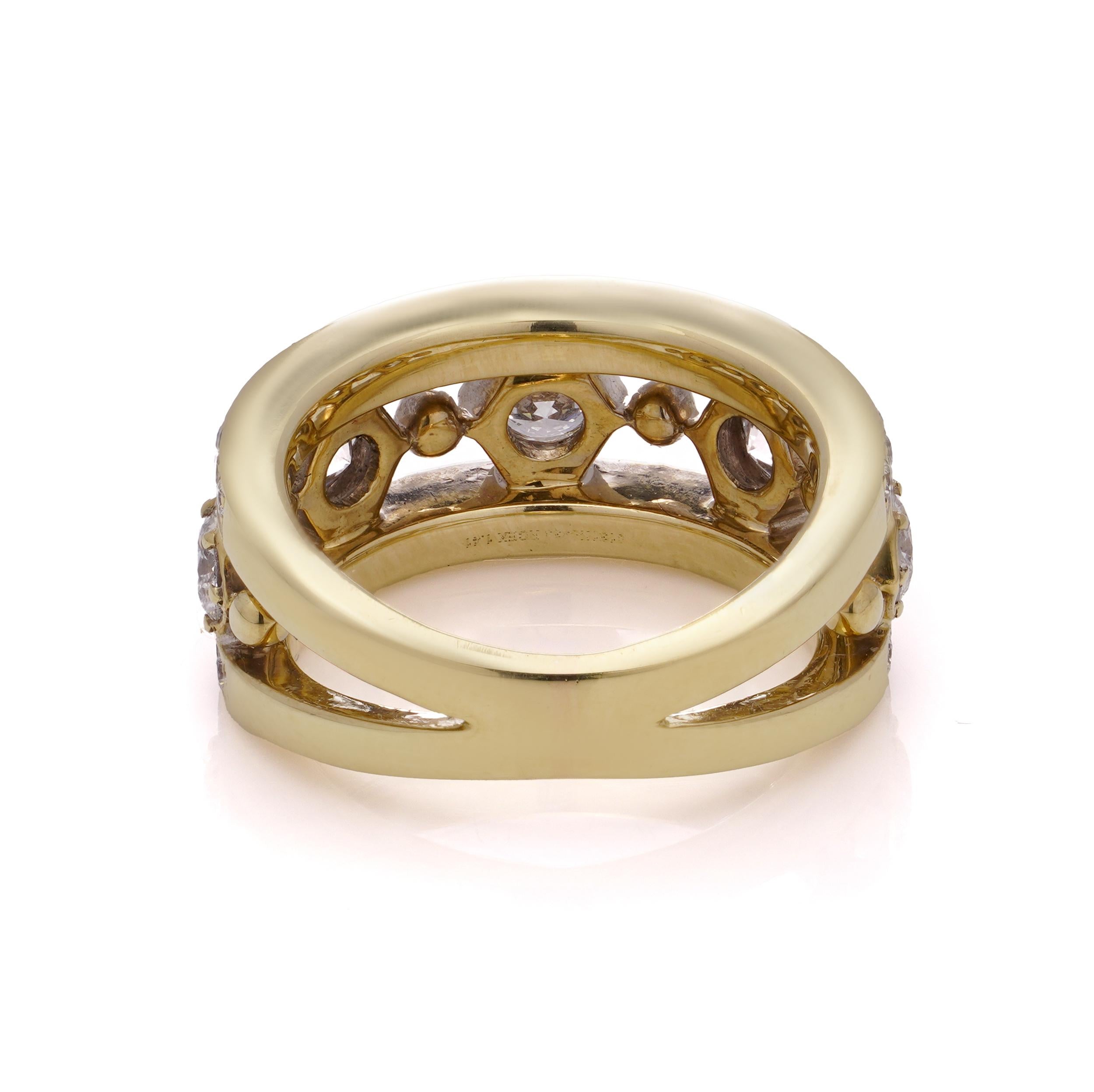 Boodles & Dunthorne 18kt. yellow gold band ring set with 1.46 carats of round brilliant-cut diamonds.
Designer: Boodles & Dunthorne
Fully hallmarked.
Made in England, Circa 2014

Diamonds -
Quantity of stones: 51
Carat weight:46 x 0.01 carats
2 x