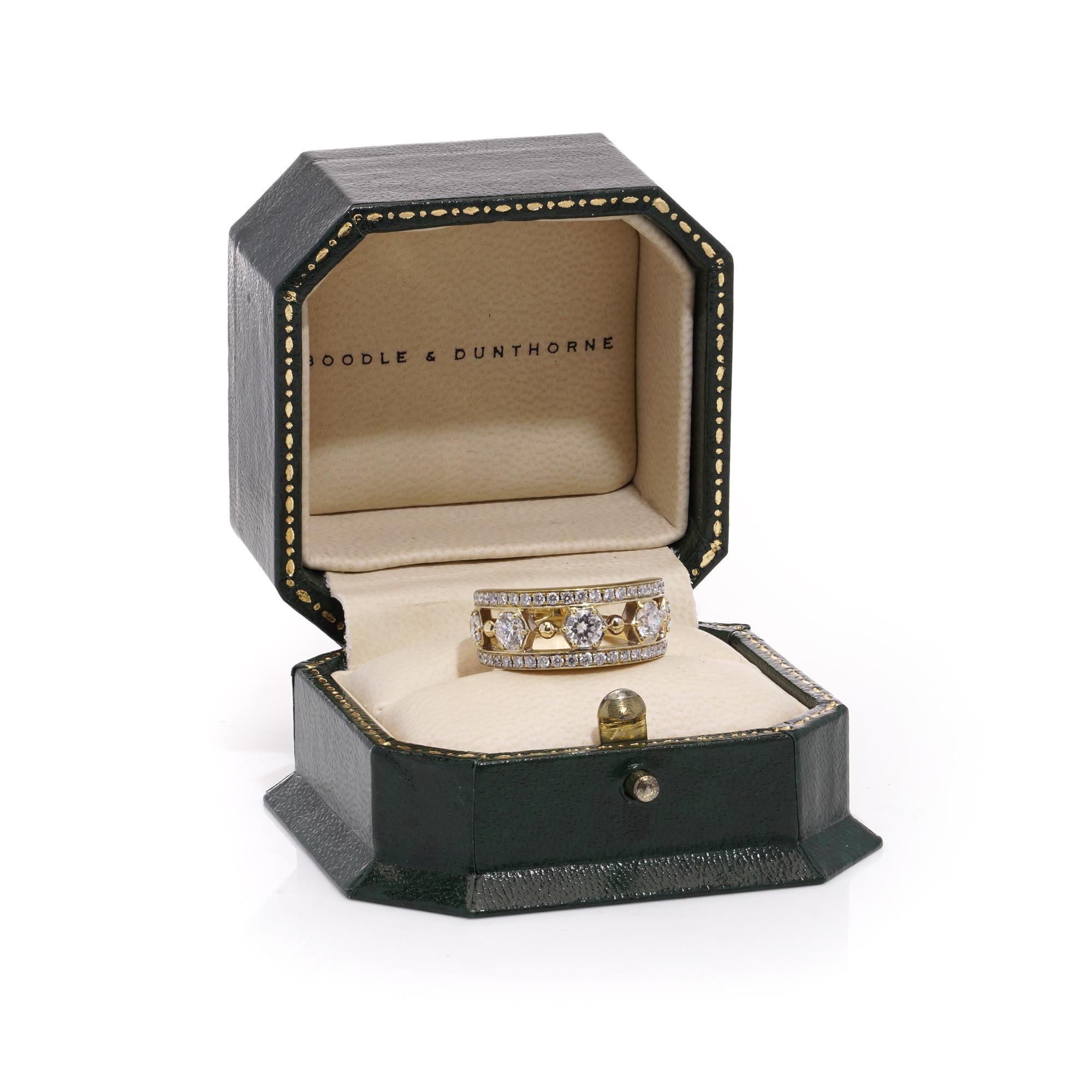 Brilliant Cut Boodles & Dunthorne 18kt. gold band ring with 1.46 cts of diamonds For Sale