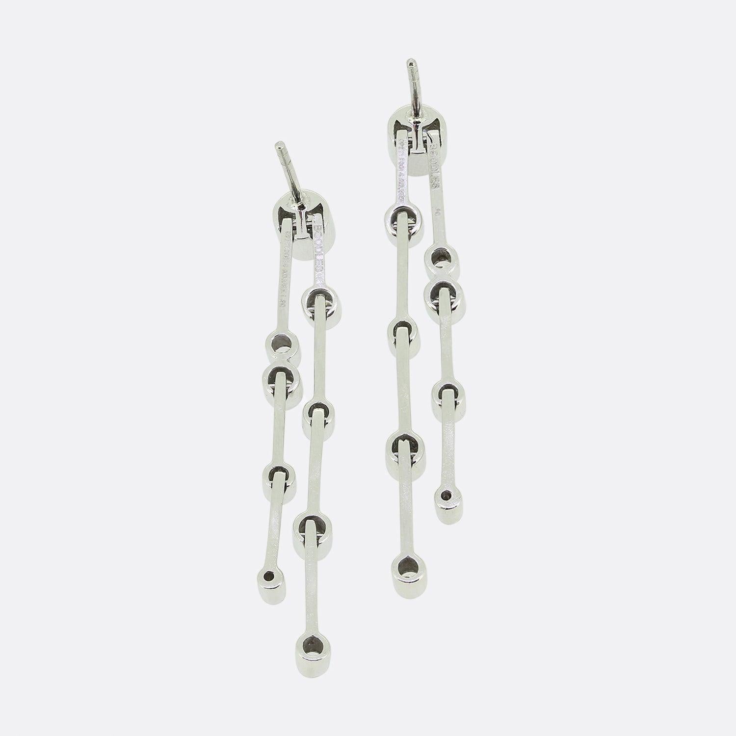 Here we have a wonderful pair of earrings from the luxury jewellery designer Boodles. The earrings feature 1.90 carat of round brilliant cut diamonds and are crafted in platinum. They form part of the iconic Raindance collection and are perfect for