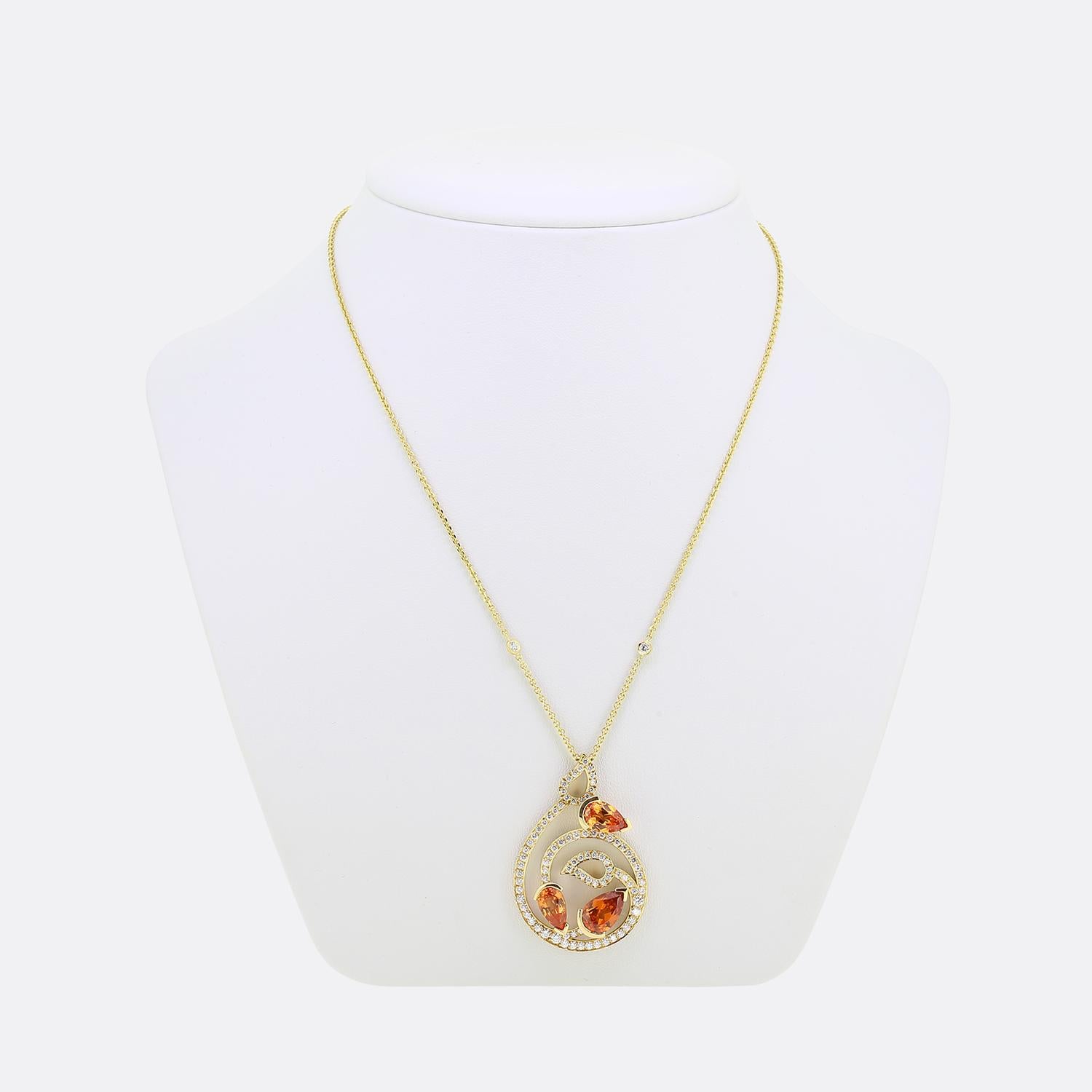 Here we have a fabulous pendant necklace from renowned jewellery designer, Boodles. This pendant has been excellently crafted from 18ct yellow gold with an open curvaceous framework playing host to single row of perfectly matched round brilliant cut