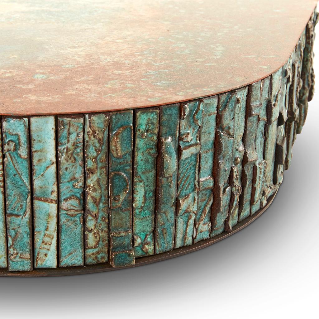 Céramique Table basse Boogie Nights faite main en céramique, acier bronze et cuivre vert-de-gris en vente