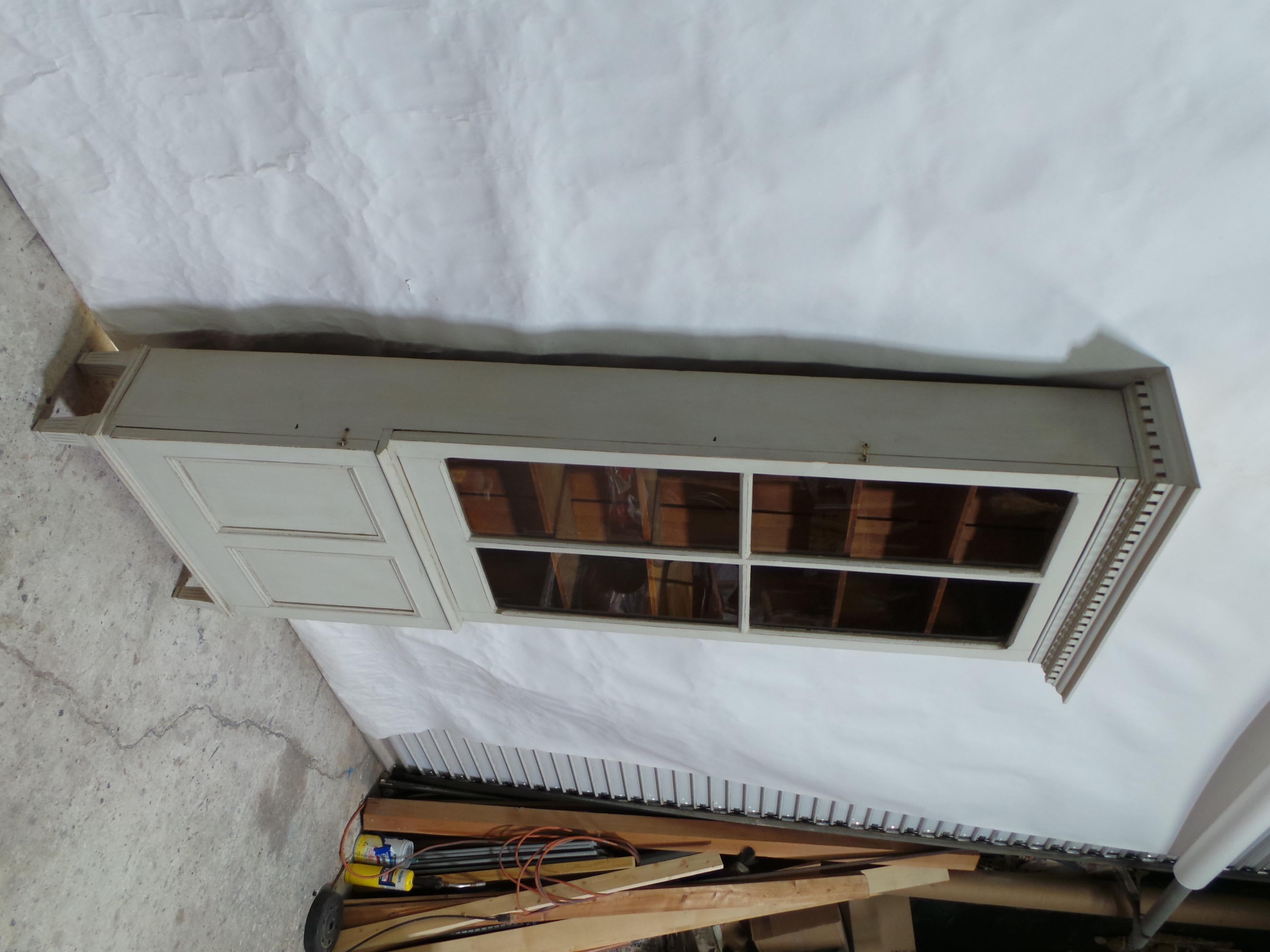 Book Case Swedish Gustavian Style In Good Condition In Hollywood, FL