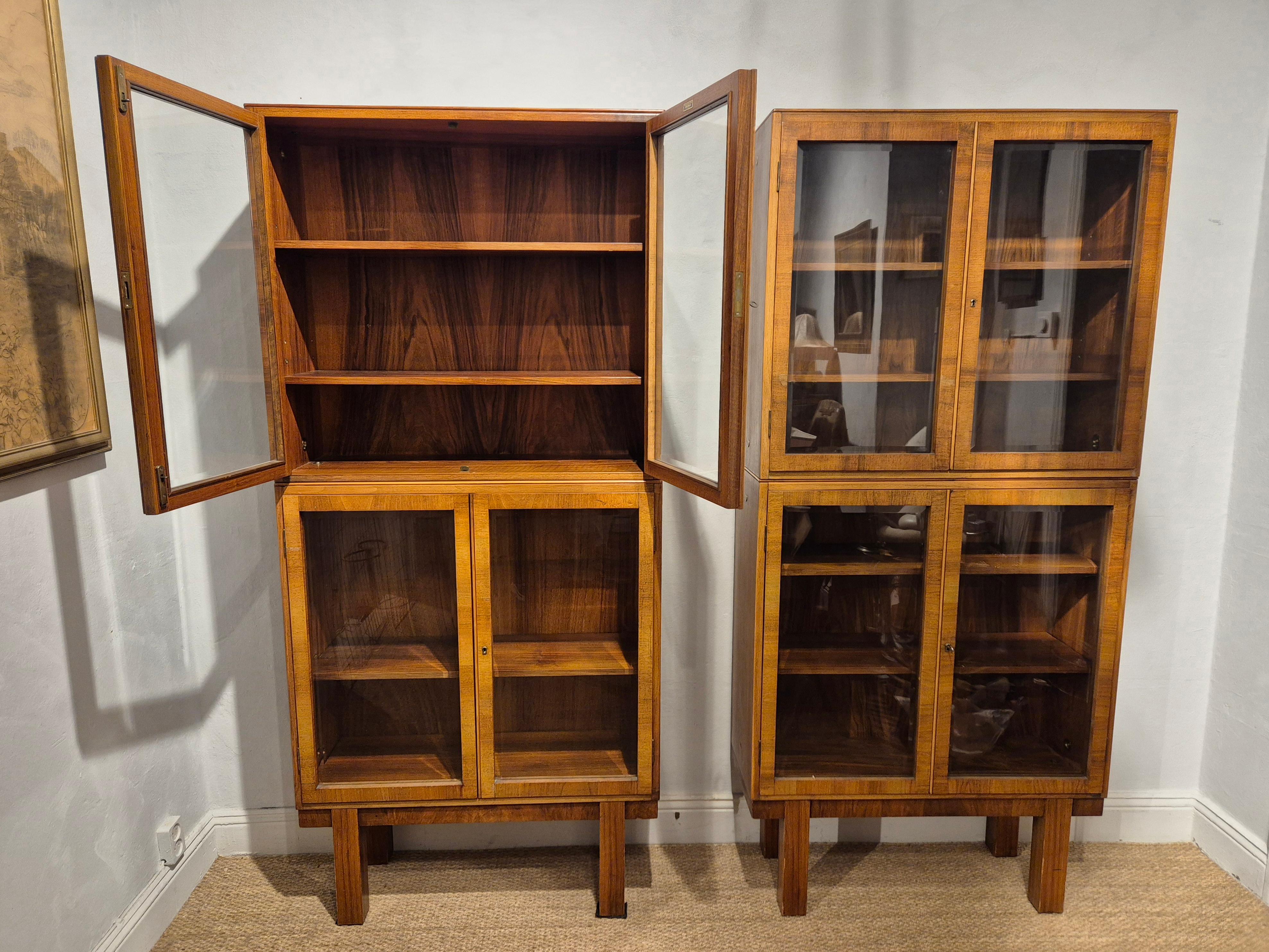 Metà XX secolo Librerie / vetrine in noce di Brumax, Germania anni '30 in vendita